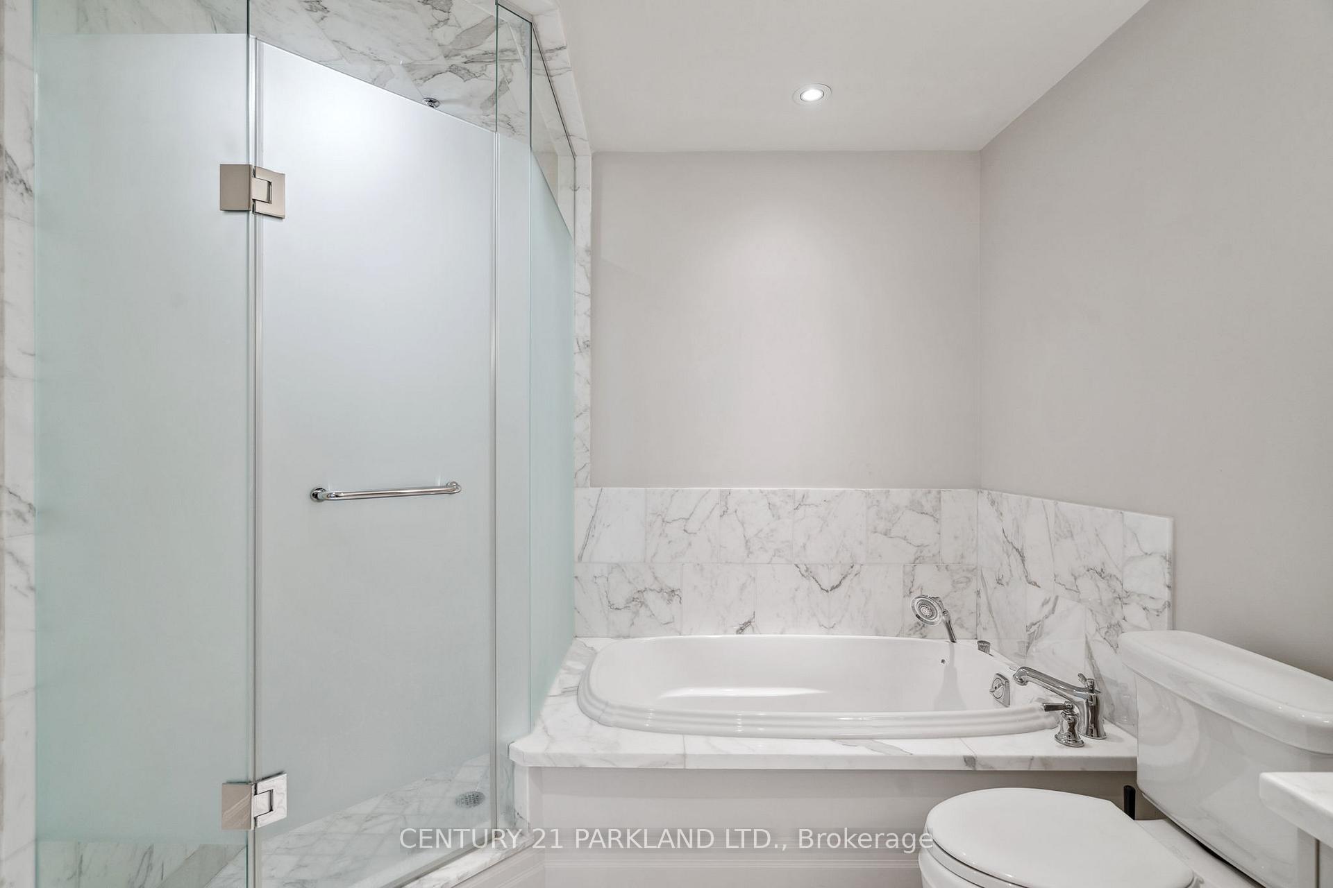 2 Bedrooms Condo at 155 St Clair, Toronto For sale
