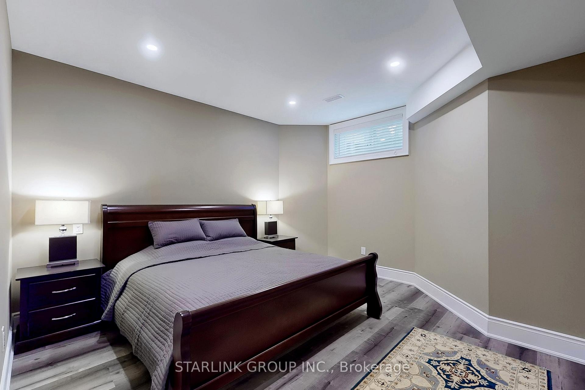 6 Bedrooms Condo at 729 Hidden Grove,  Mississauga For sale
