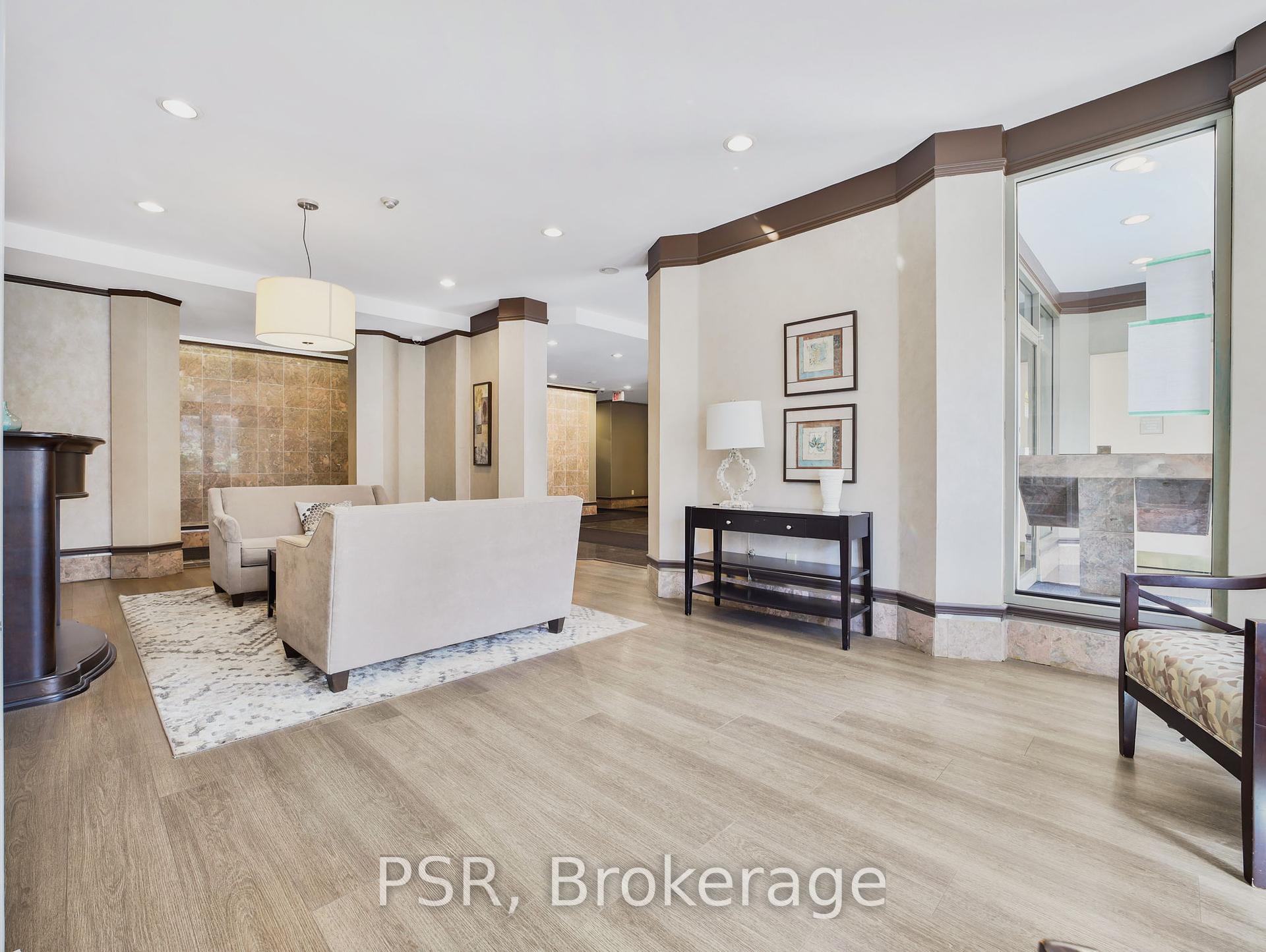 2 Bedrooms Condo at 67 Caroline,  Hamilton For sale