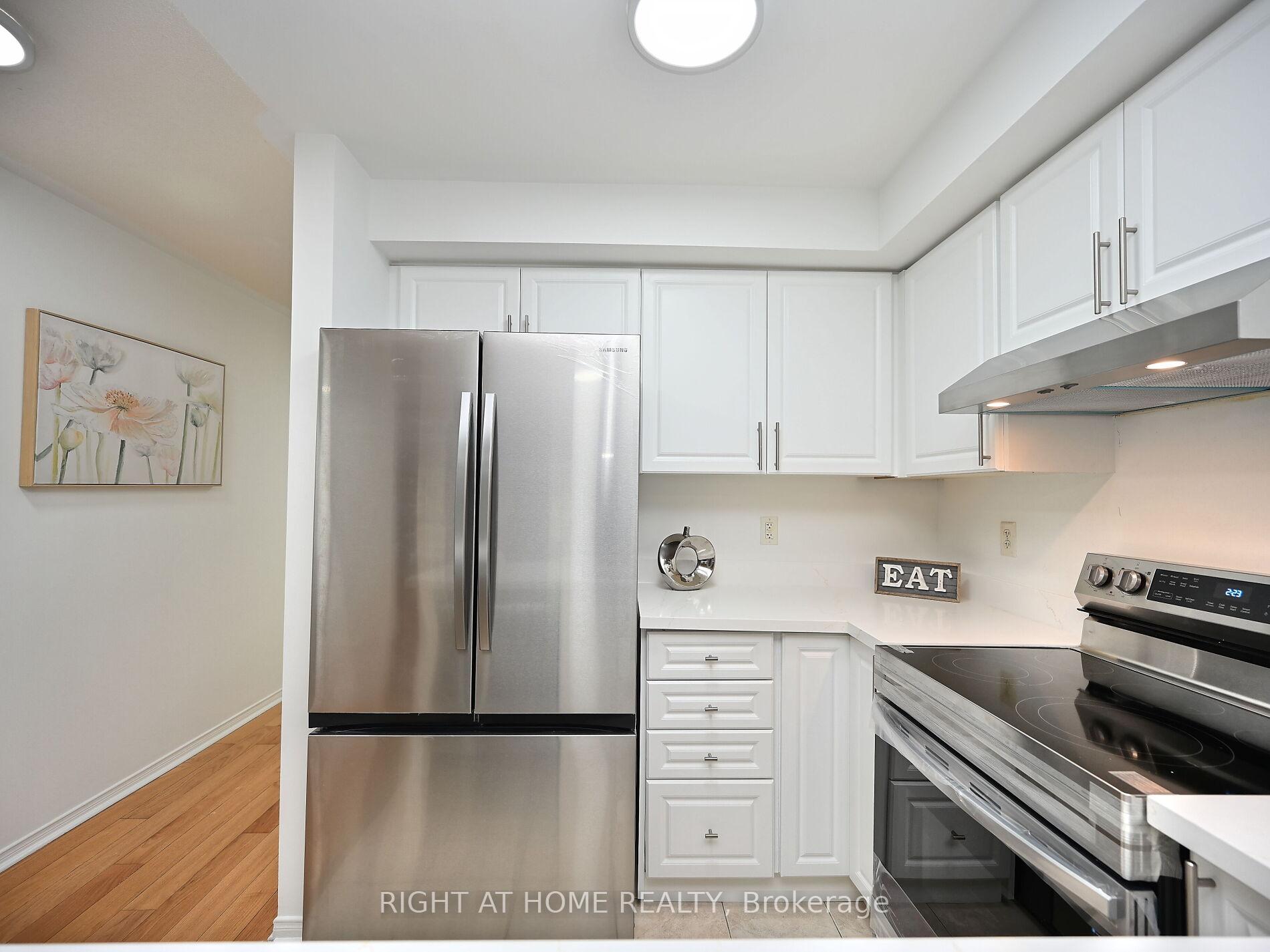2 Bedrooms Condo at 3250 Bentley, Mississauga For sale