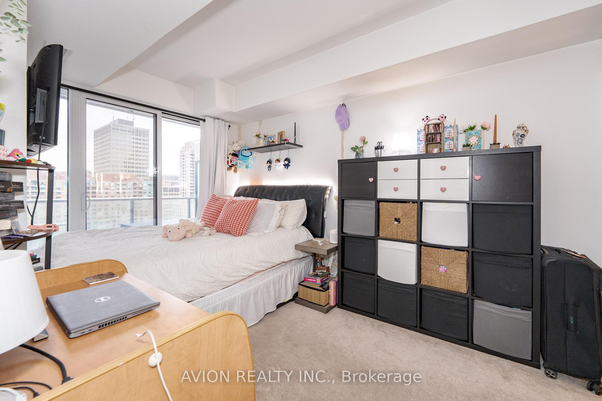 3 Bedrooms Condo at 501 yonge, Toronto For sale