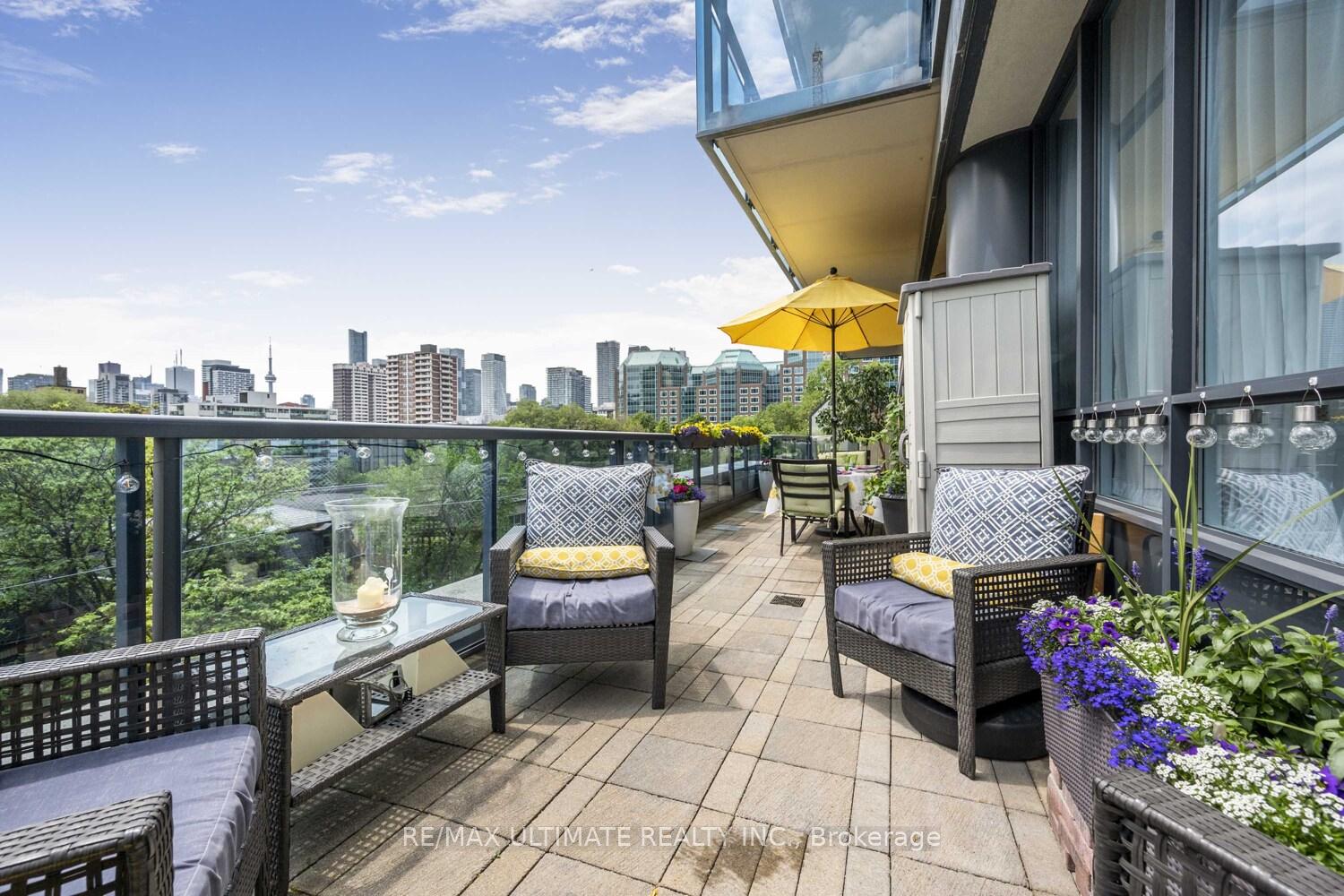 2 Bedrooms Condo at 28 Linden, Toronto For sale