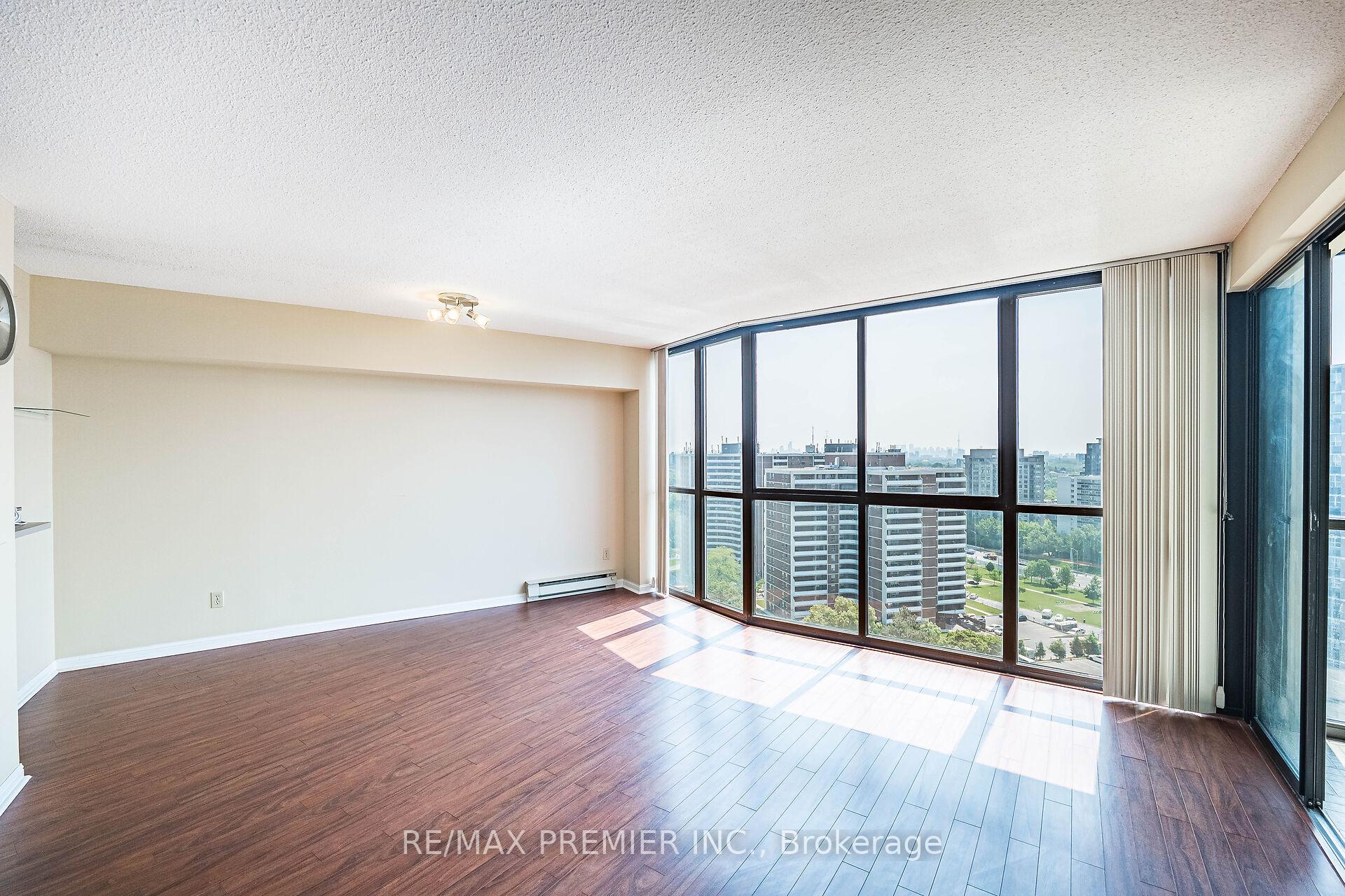 3 Bedrooms Condo at 40 Richview, Toronto For sale