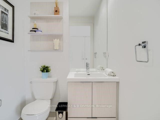 2 Bedrooms Condo at 80 Marine Parade, Toronto For sale