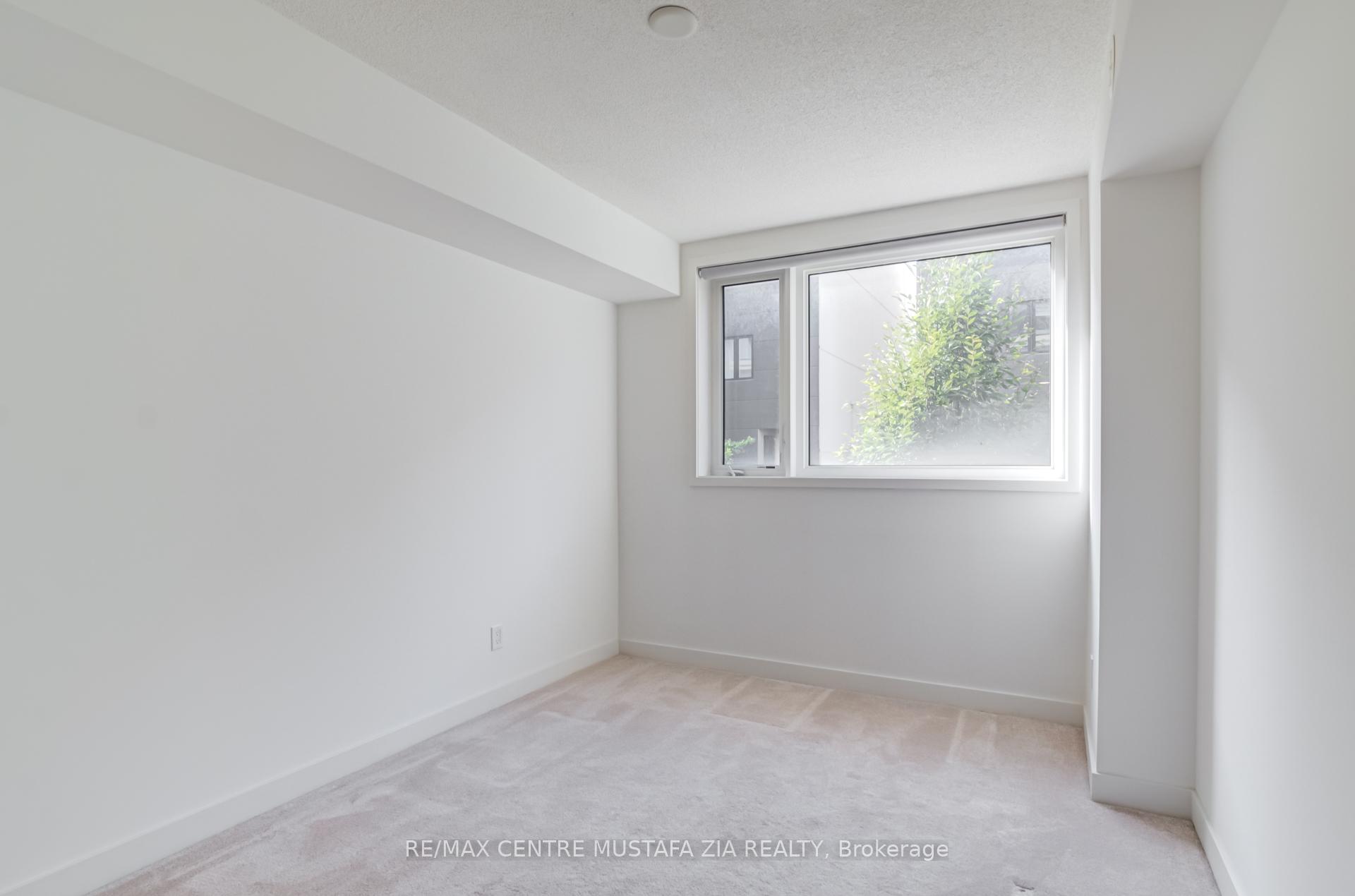 2 Bedrooms Condo at 1129 Cooke, Burlington For sale