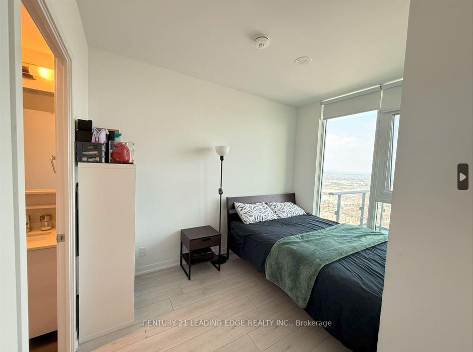 2 Bedrooms Condo at 950 Portage, Vaughan For sale