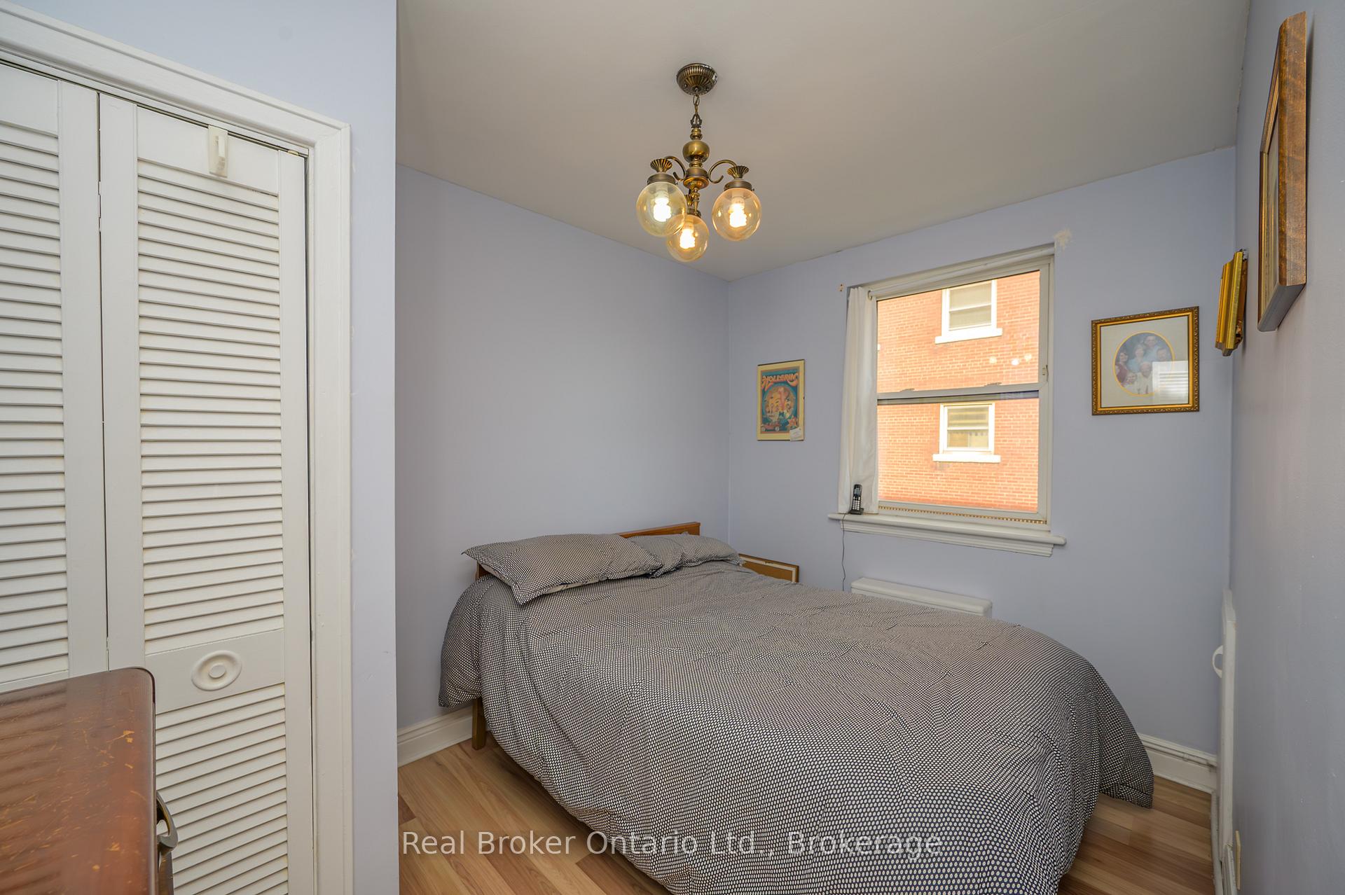 2 Bedrooms Co-op at 5 East 36th, Hamilton For sale