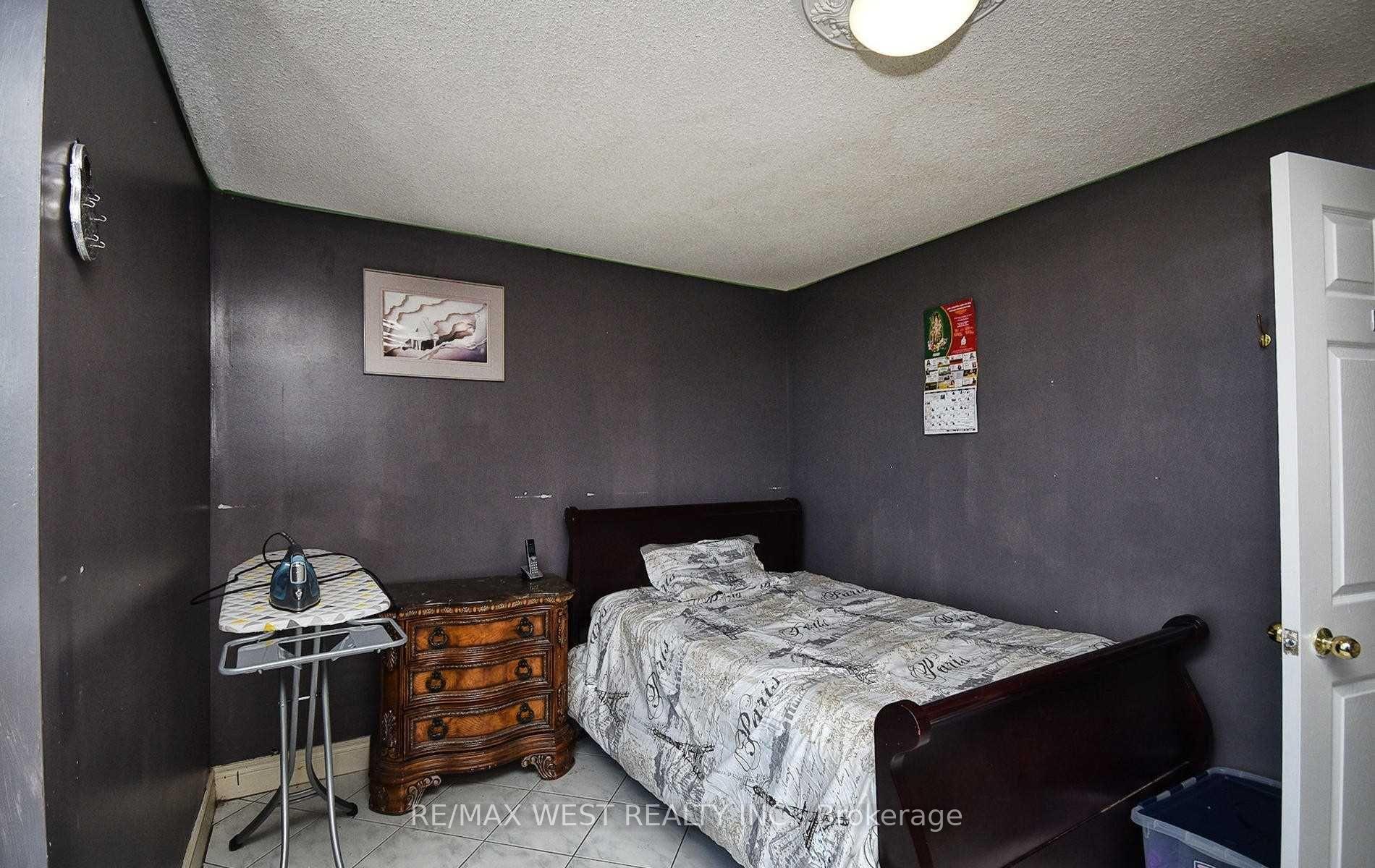 4 Bedrooms Condo at 1 Reidmount, Toronto For sale