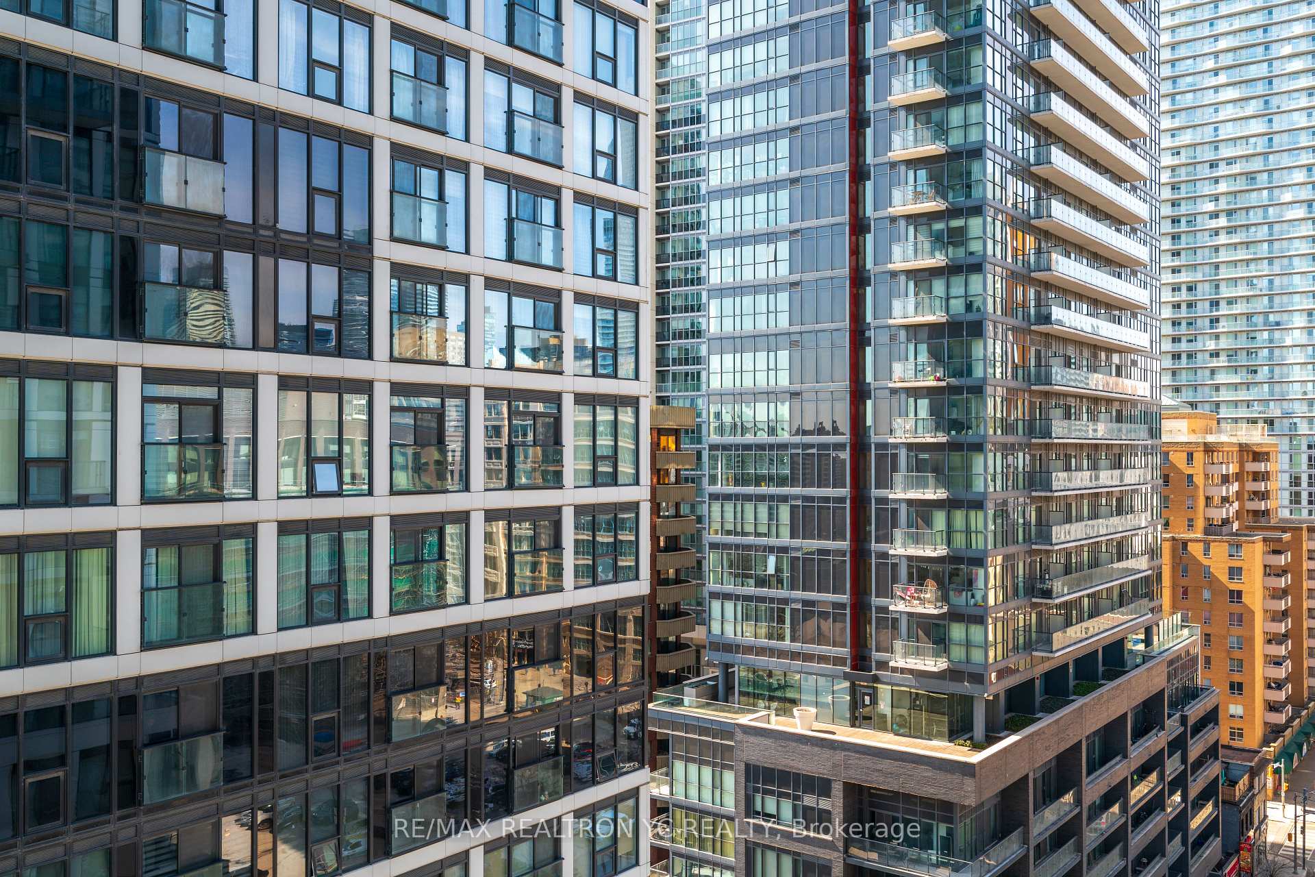 1 Bedroom Condo at 251 Jarvis,  Toronto For sale