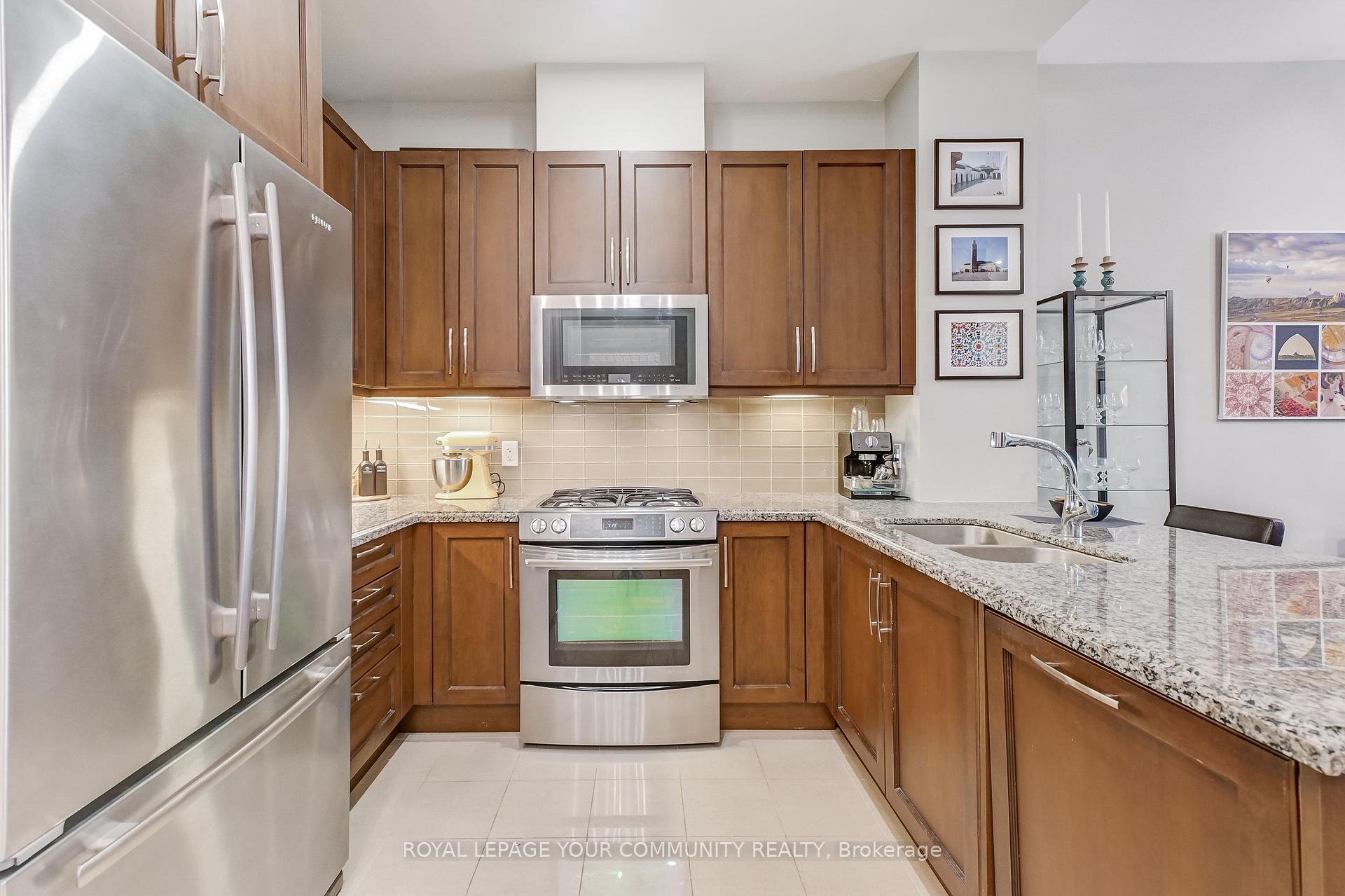 2 Bedrooms Condo at 11 Bronte,  Oakville For sale