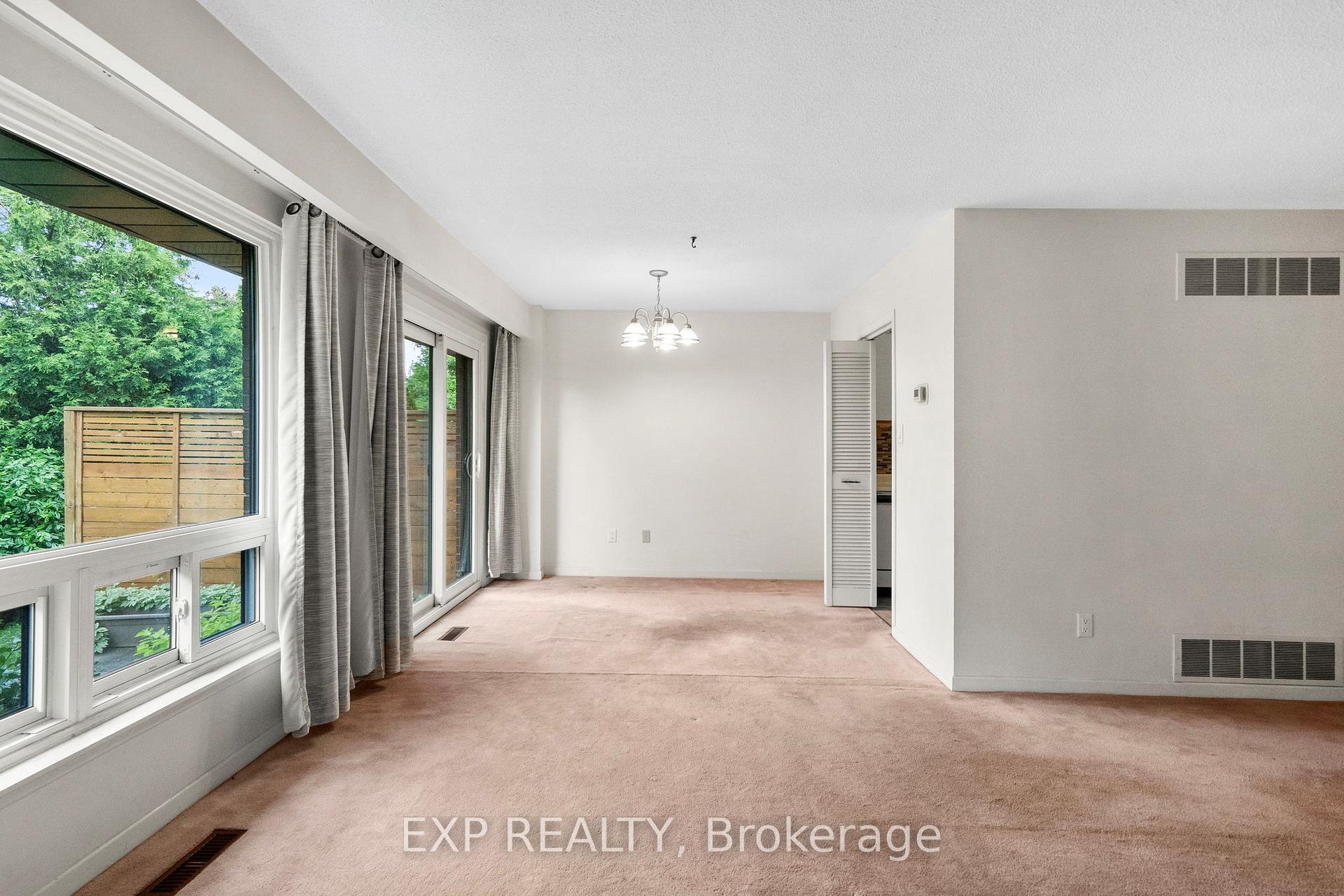 3 Bedrooms Condo at 108 Flaming Rose, Toronto For sale