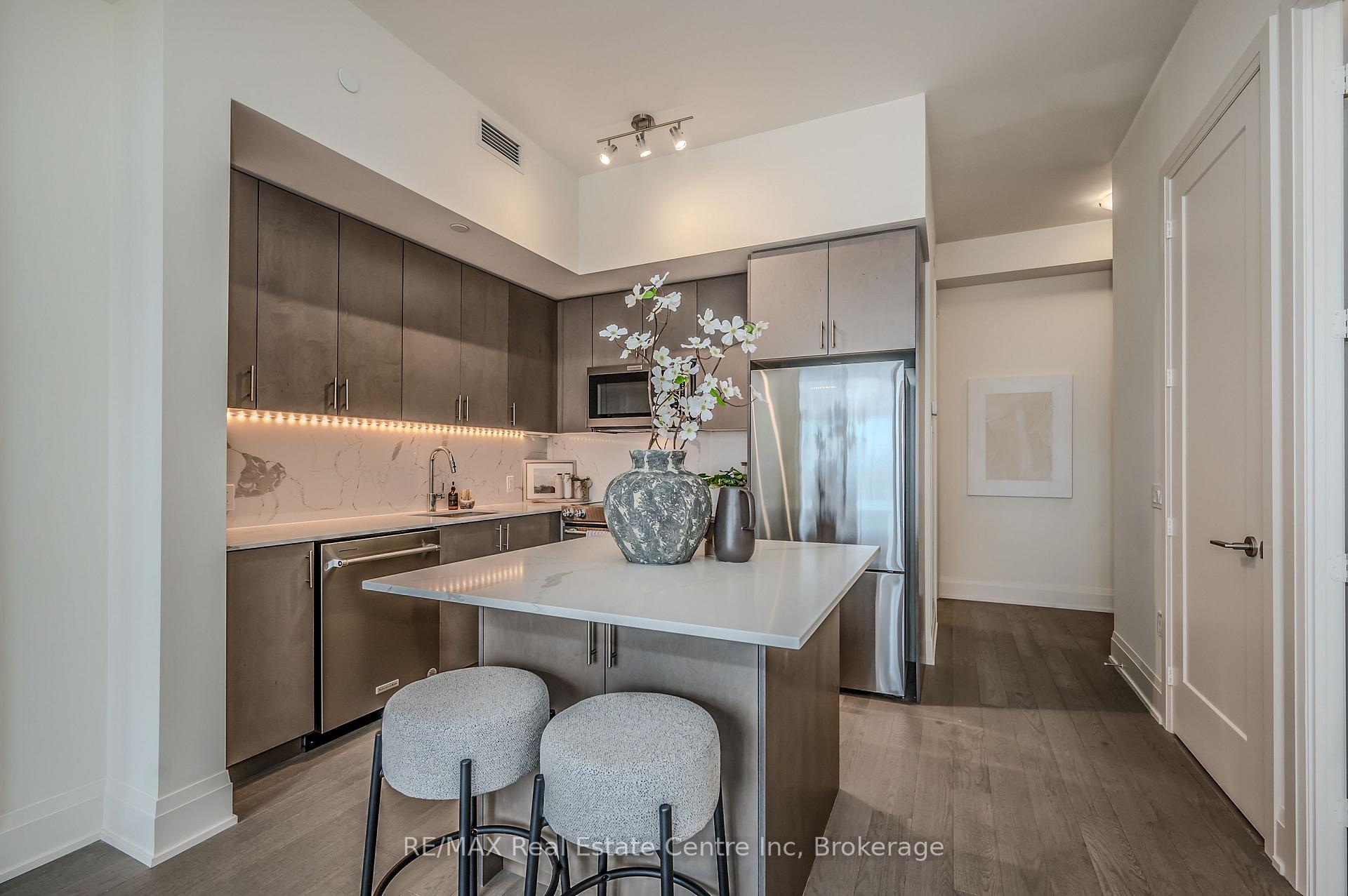 2 Bedrooms Condo at 9000 Jane, Vaughan For sale