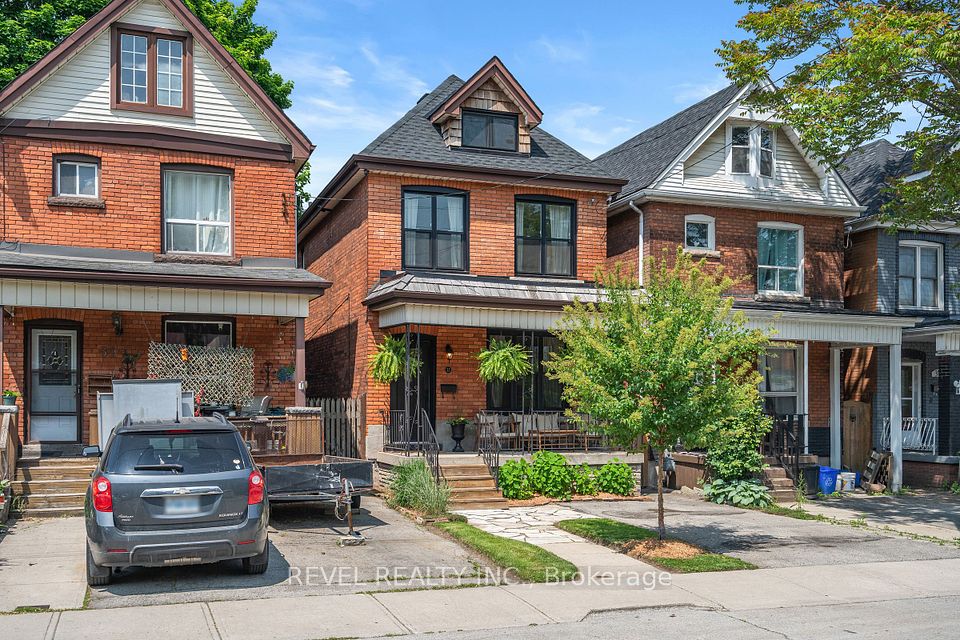 33 Holton Avenue, Hamilton, ON L8L 6H3