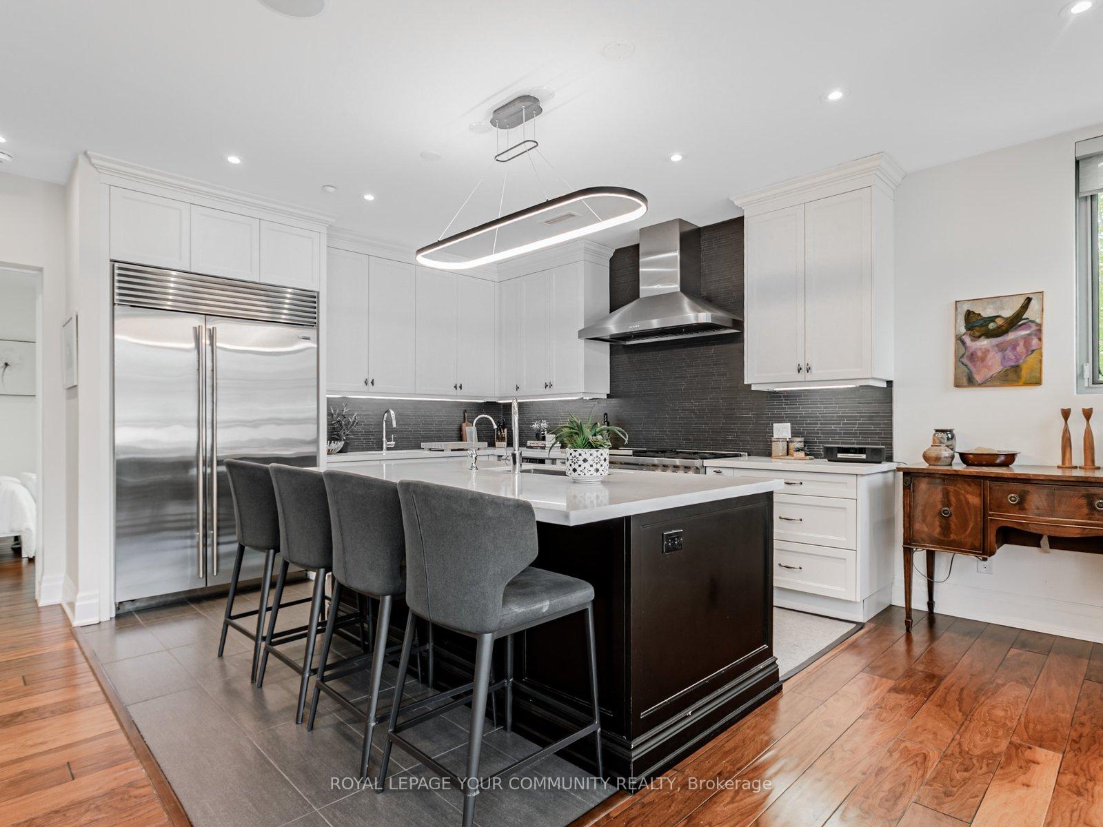 3 Bedrooms Condo at 1 Rainsford, Toronto For sale