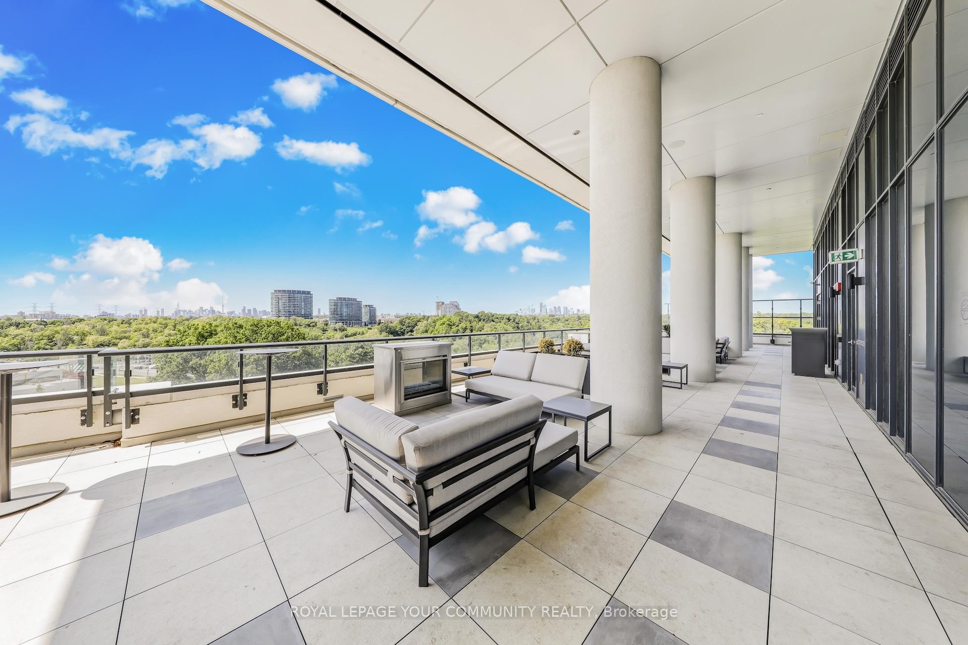3 Bedrooms Condo at 10 Inn On The Park, Toronto For sale