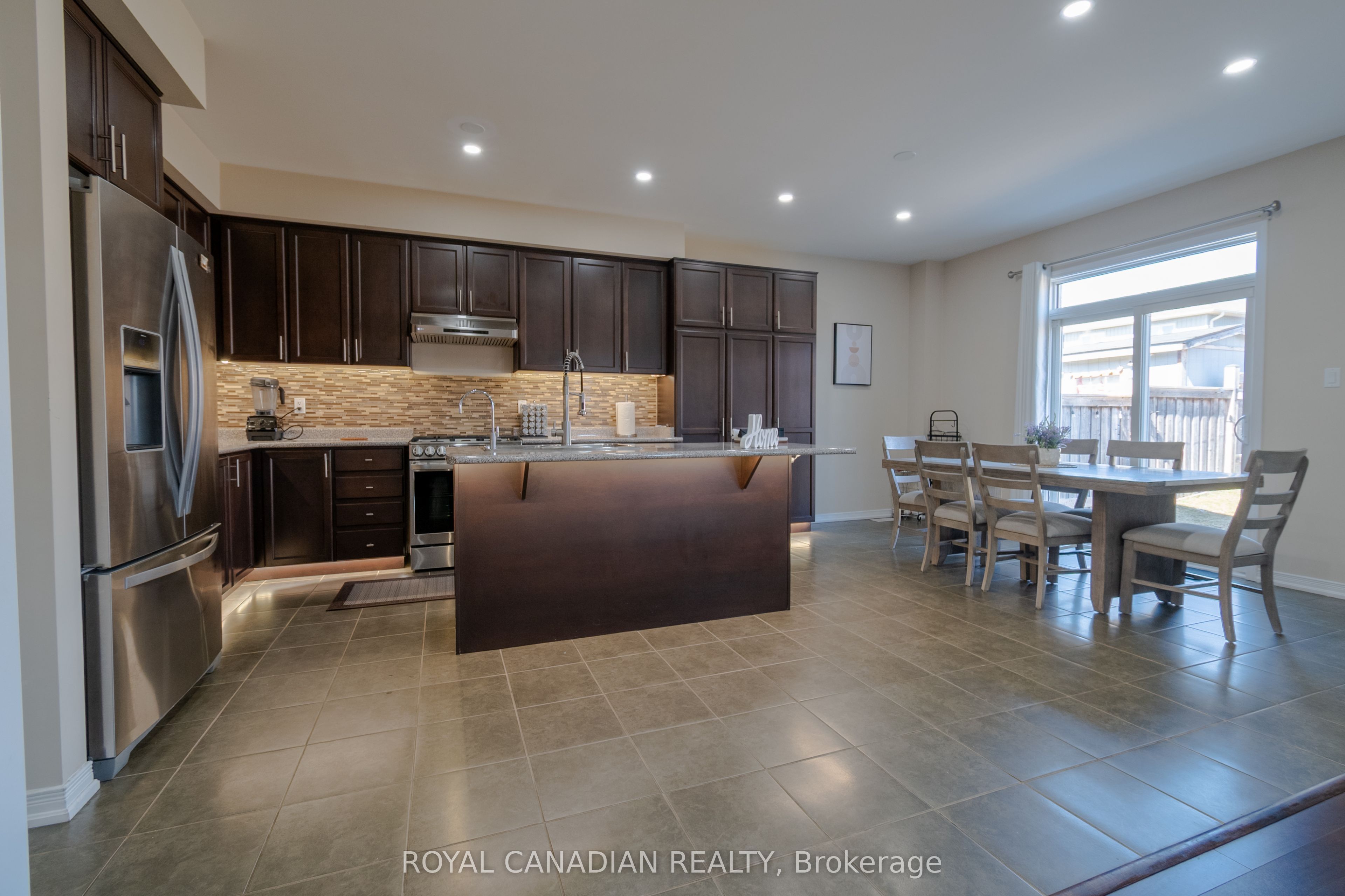 213 Richardson Crescent