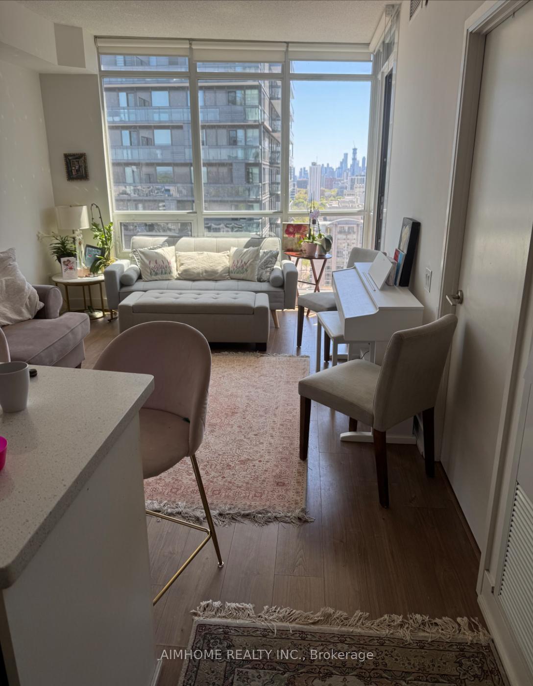 2 Bedrooms Condo at 30 Roehampton, Toronto For sale