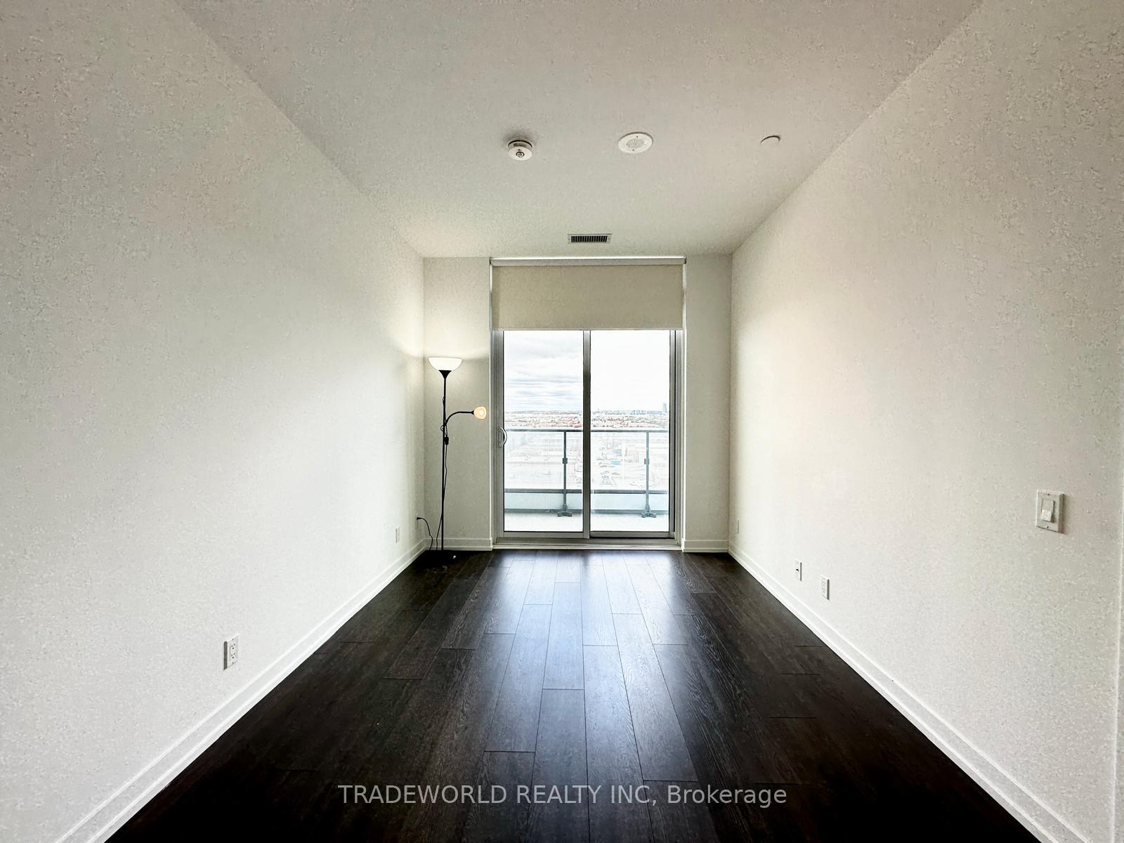 3 Bedrooms Condo at 898 Portage,  Vaughan For sale