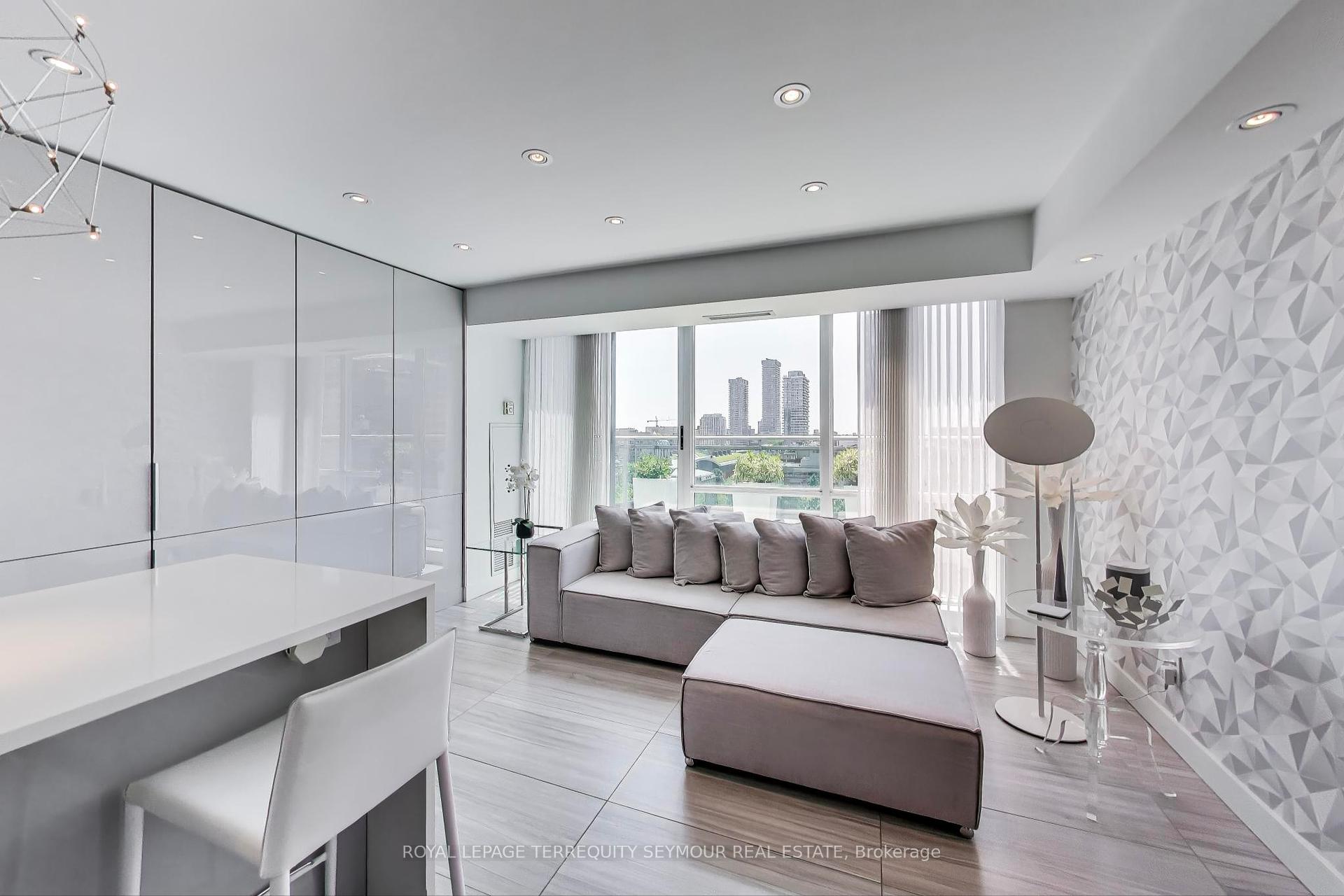 3 Bedrooms Condo at 77 Lombard, Toronto For sale