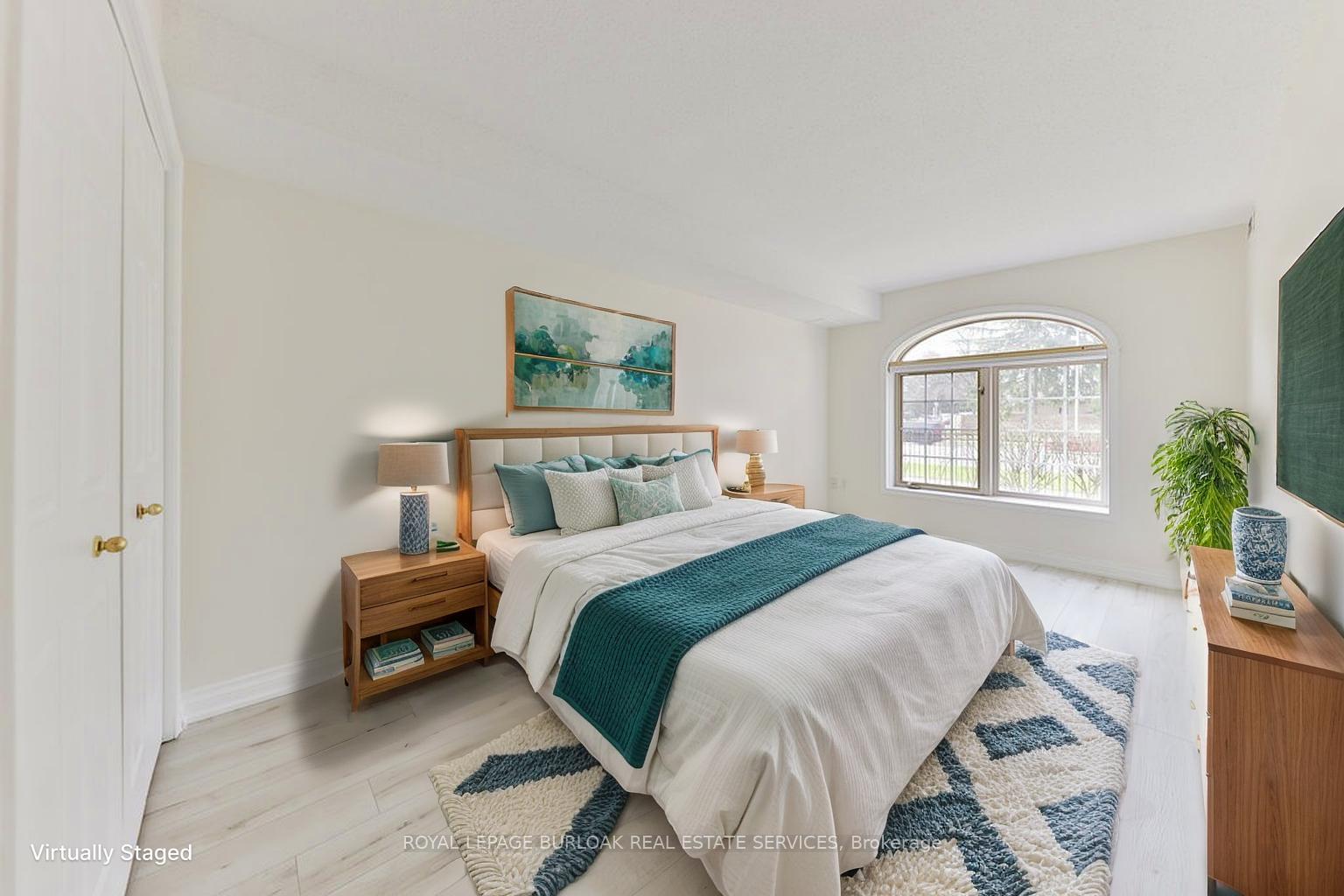 2 Bedrooms Condo at 216E Plains, Burlington For sale