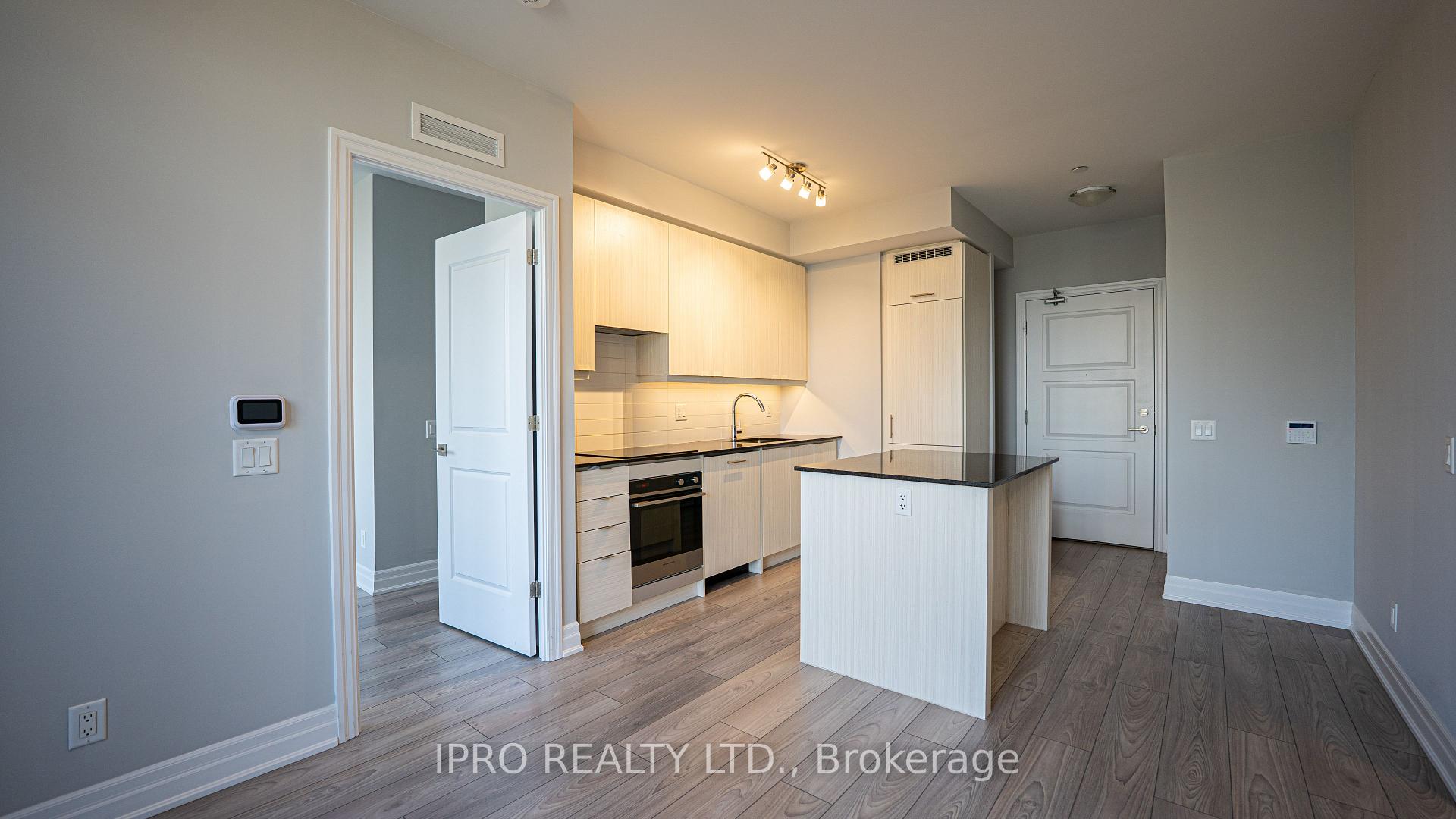 2 Bedrooms Condo at 36 Elm Dr W, Mississauga For sale
