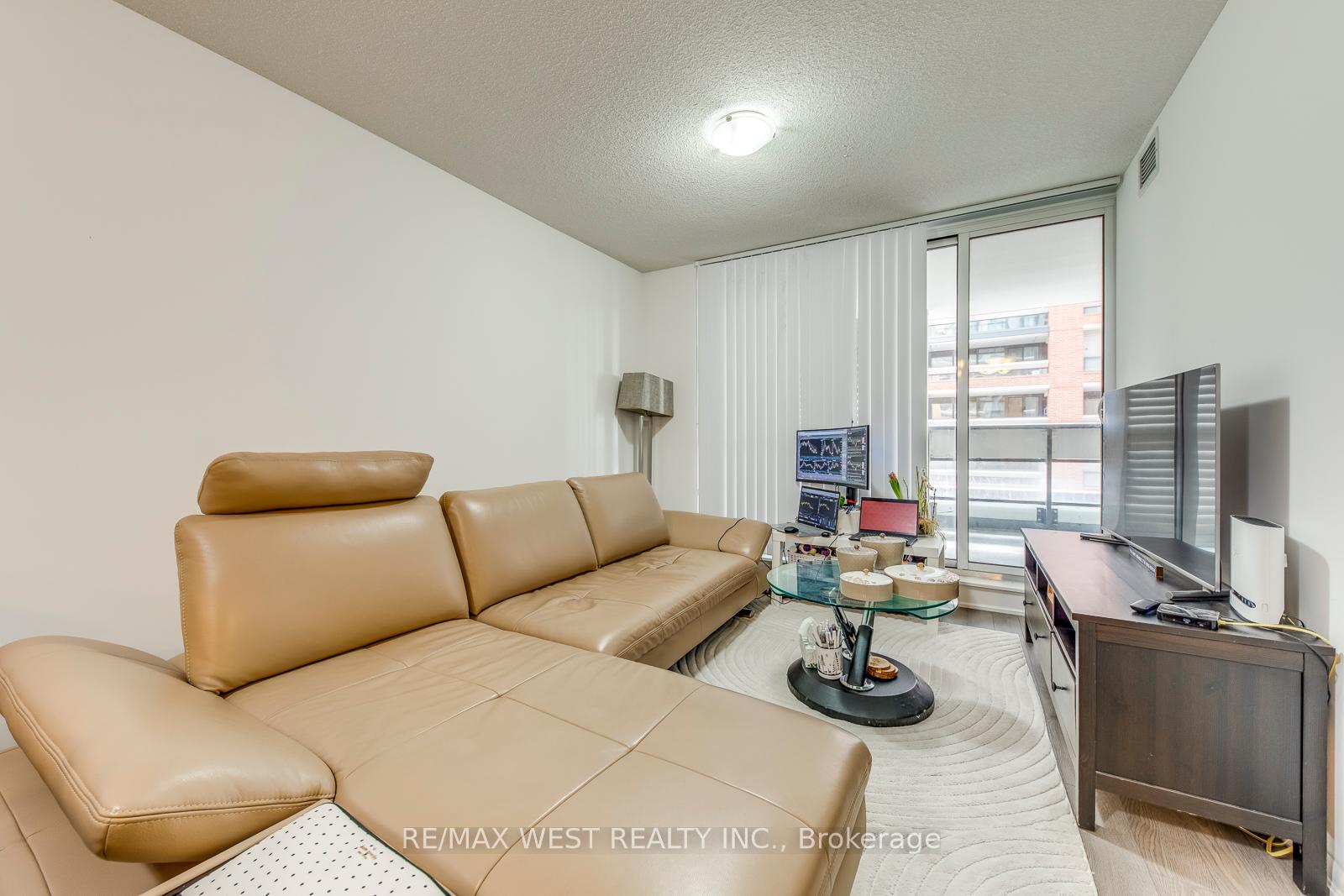 1 Bedroom Condo at 3091 Dufferin,  Toronto For sale