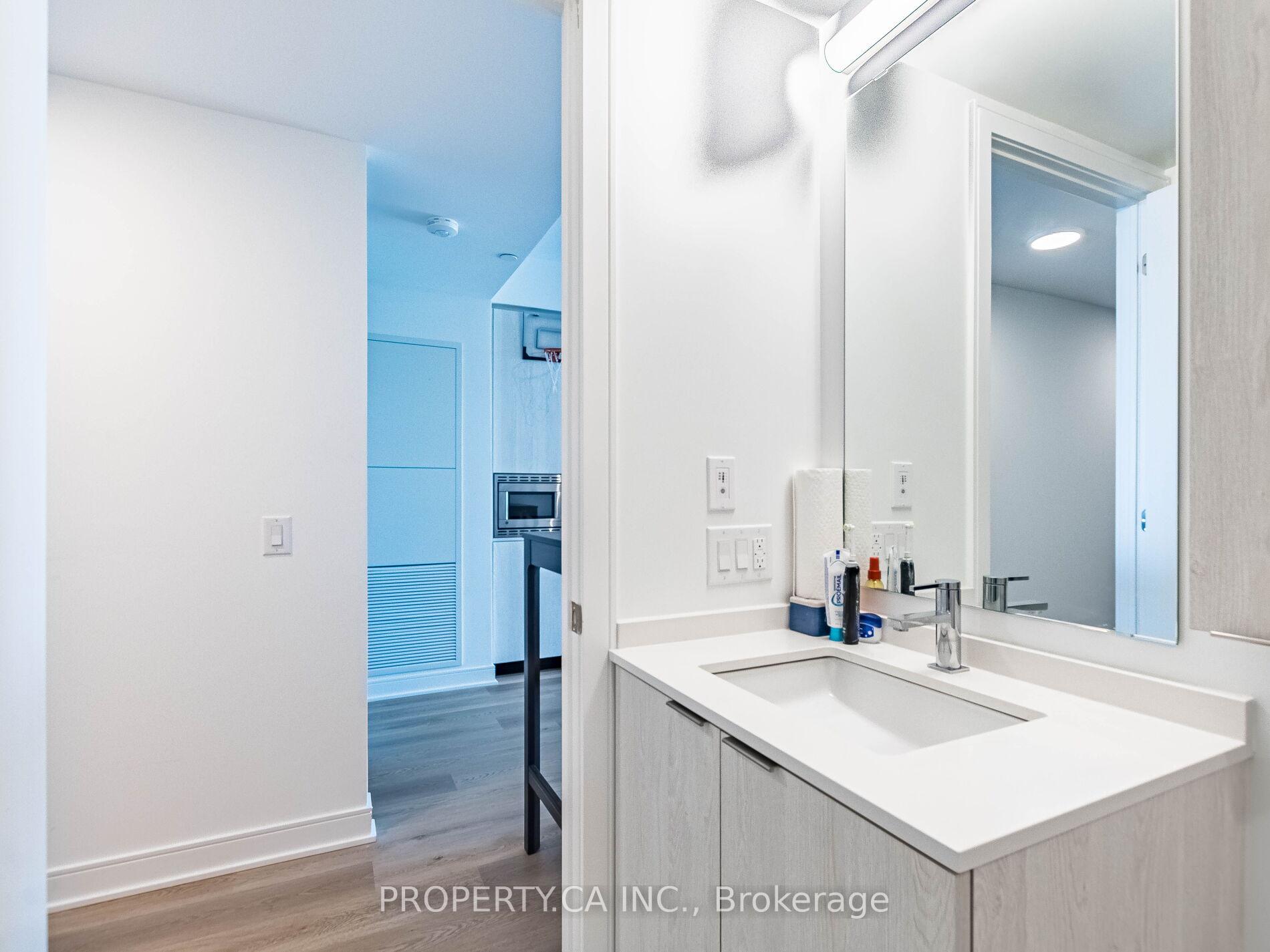 3 Bedrooms Condo at 86 Dundas, Mississauga For sale