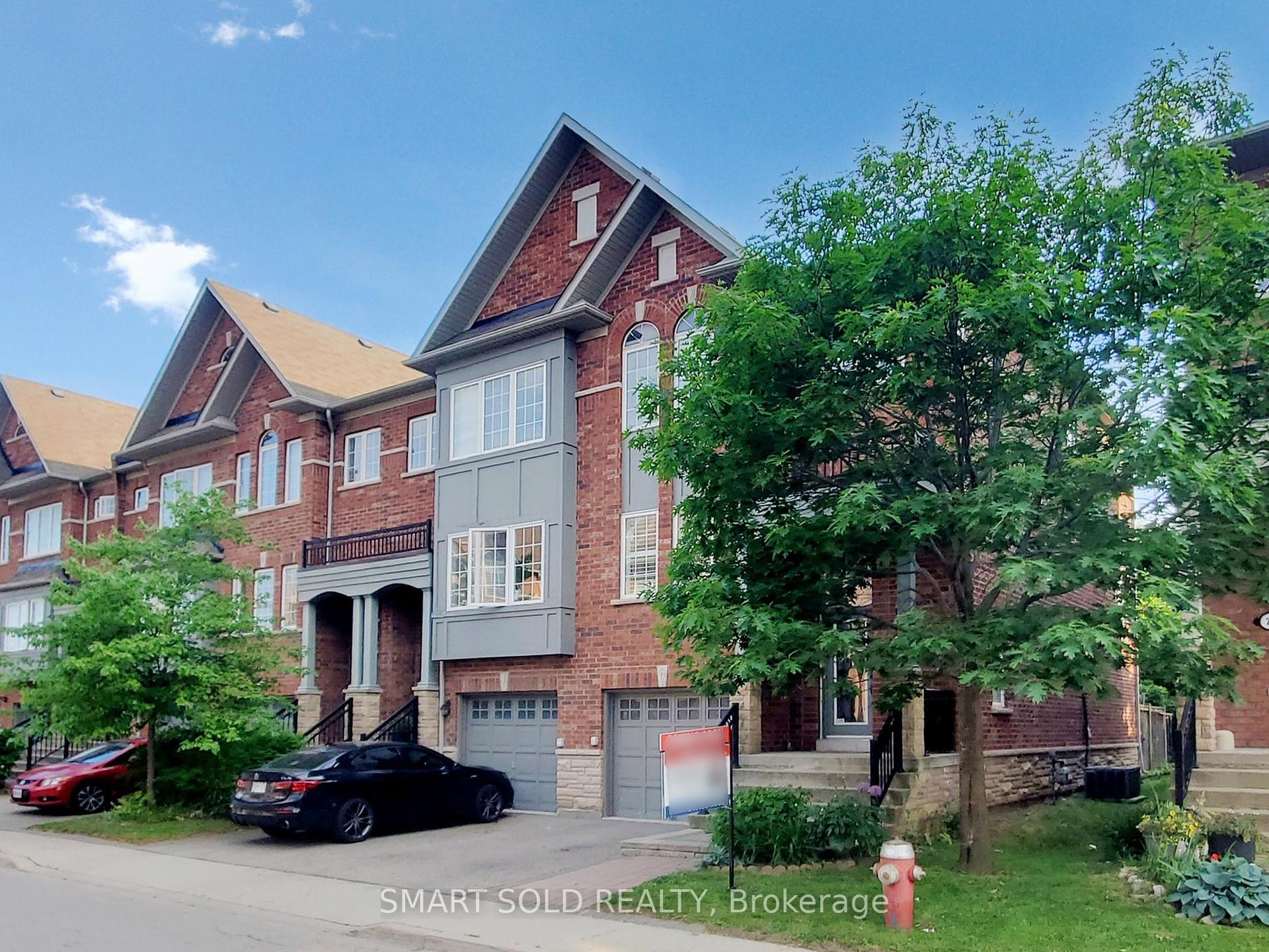 4 Bedrooms Condo at 230 Paisley, Mississauga For sale