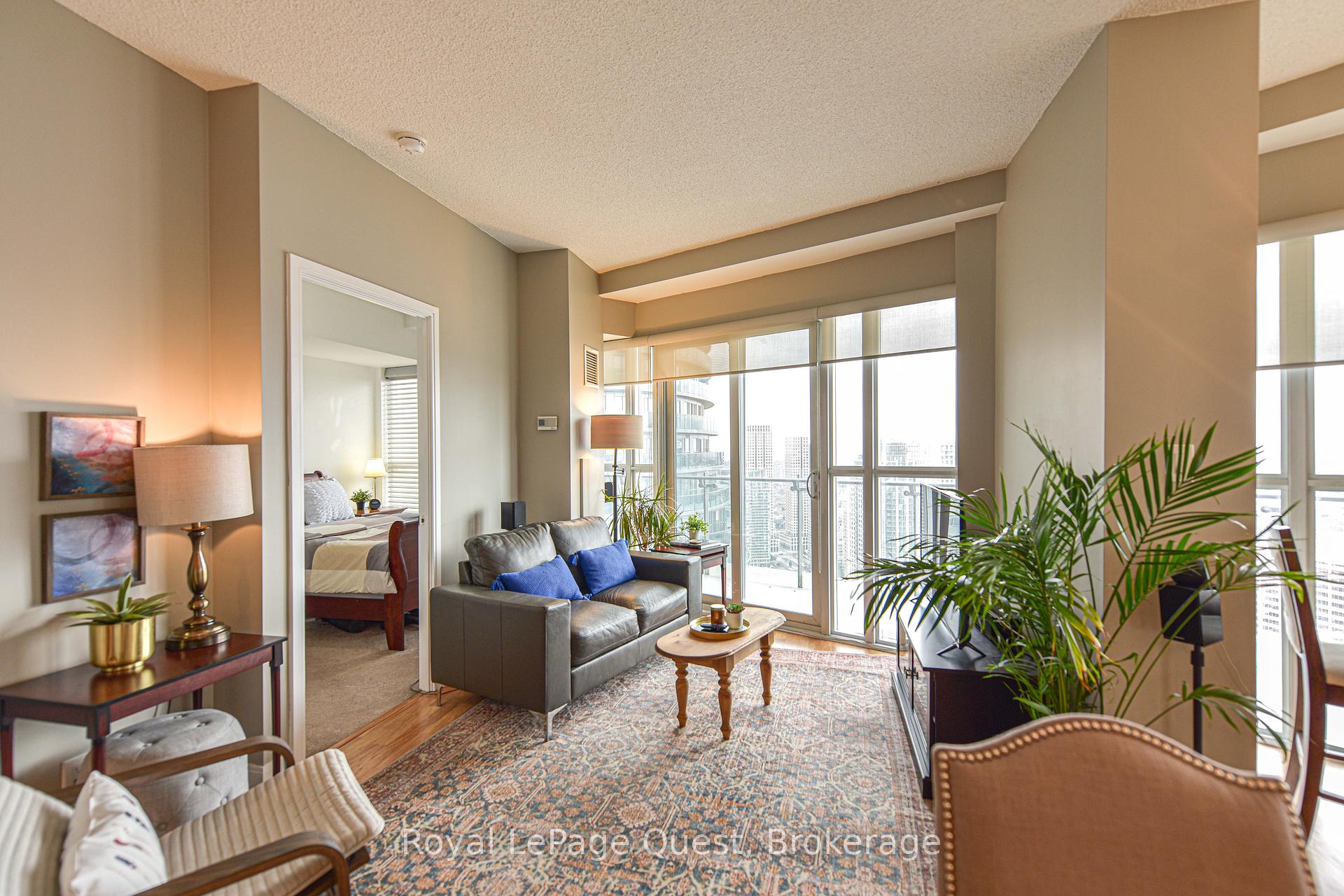 2 Bedrooms Condo at 50 Absolute, Mississauga For sale