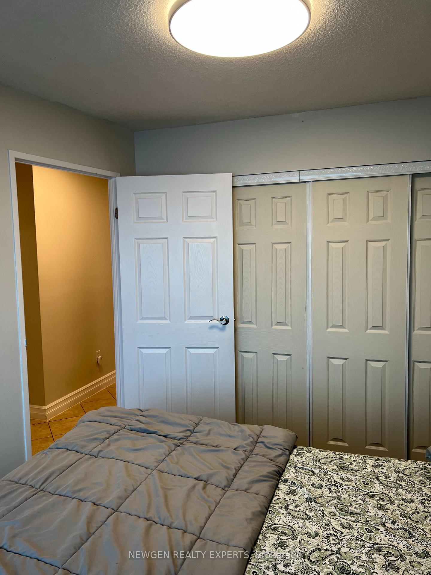 3 Bedrooms Condo at 550 Webb, Mississauga For sale