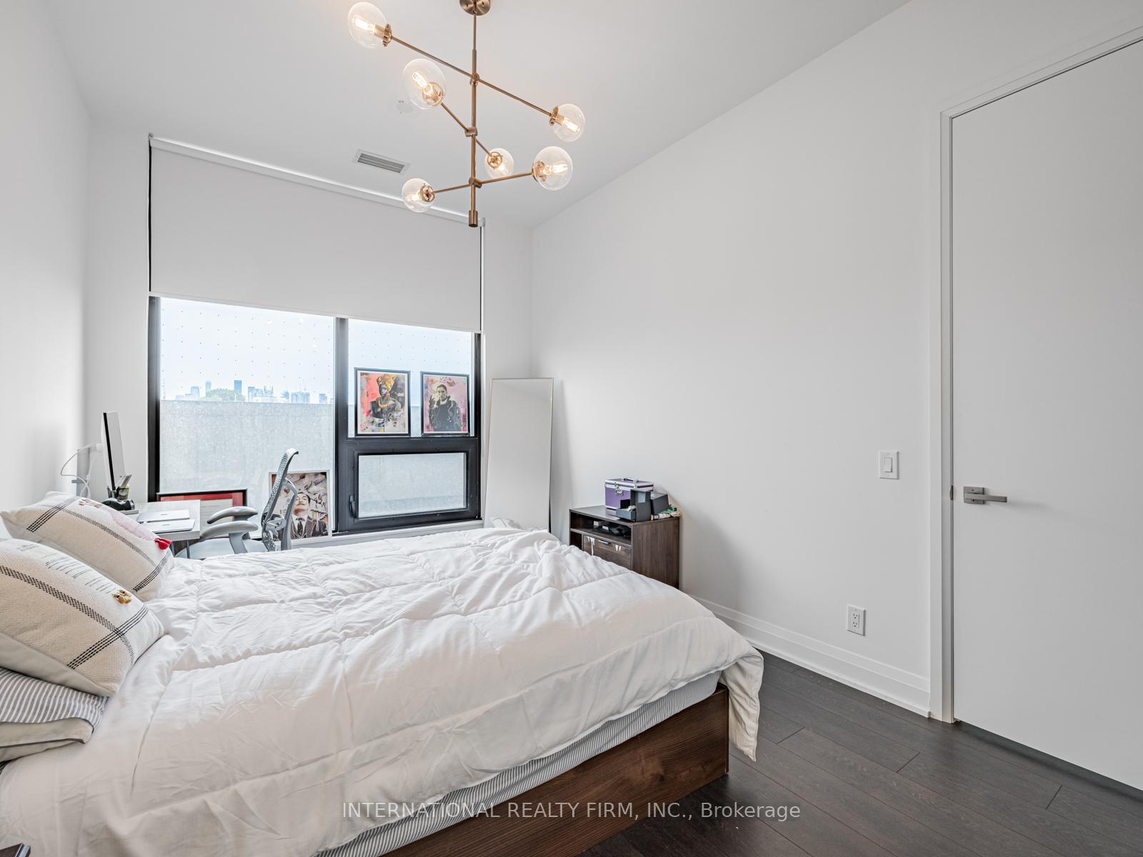 2 Bedrooms Condo at 33 Frederick Todd, Toronto For sale