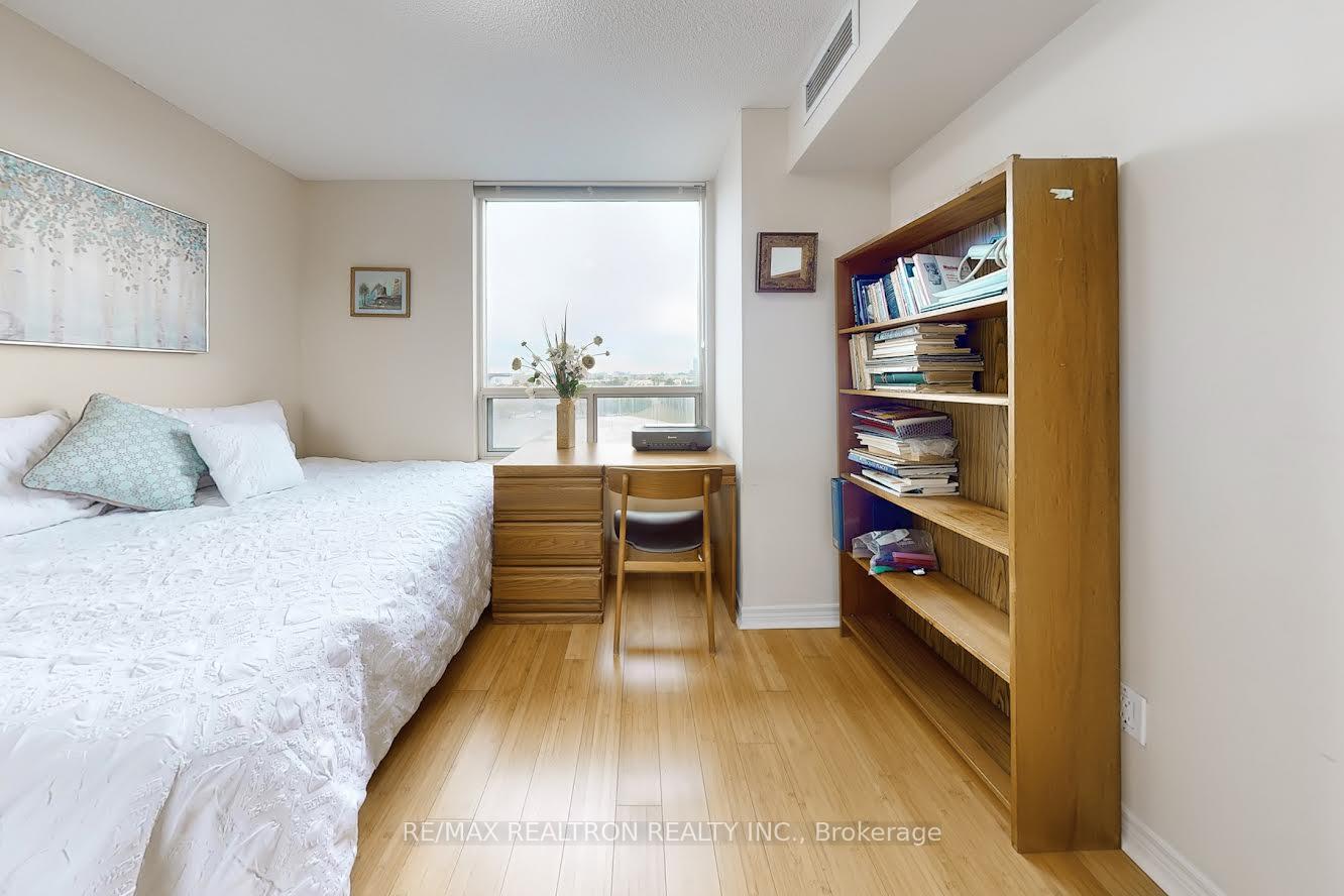 3 Bedrooms Condo at 68 Corporate, Toronto For sale