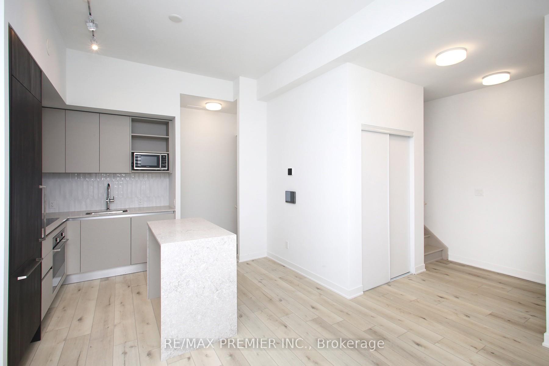 2 Bedrooms Condo at 3020 Trailside, Oakville For sale