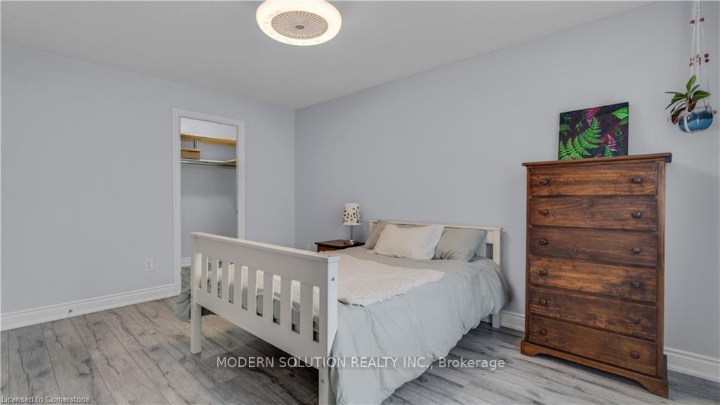 4 Bedrooms Condo at 1016 Falgarwood, Oakville For sale