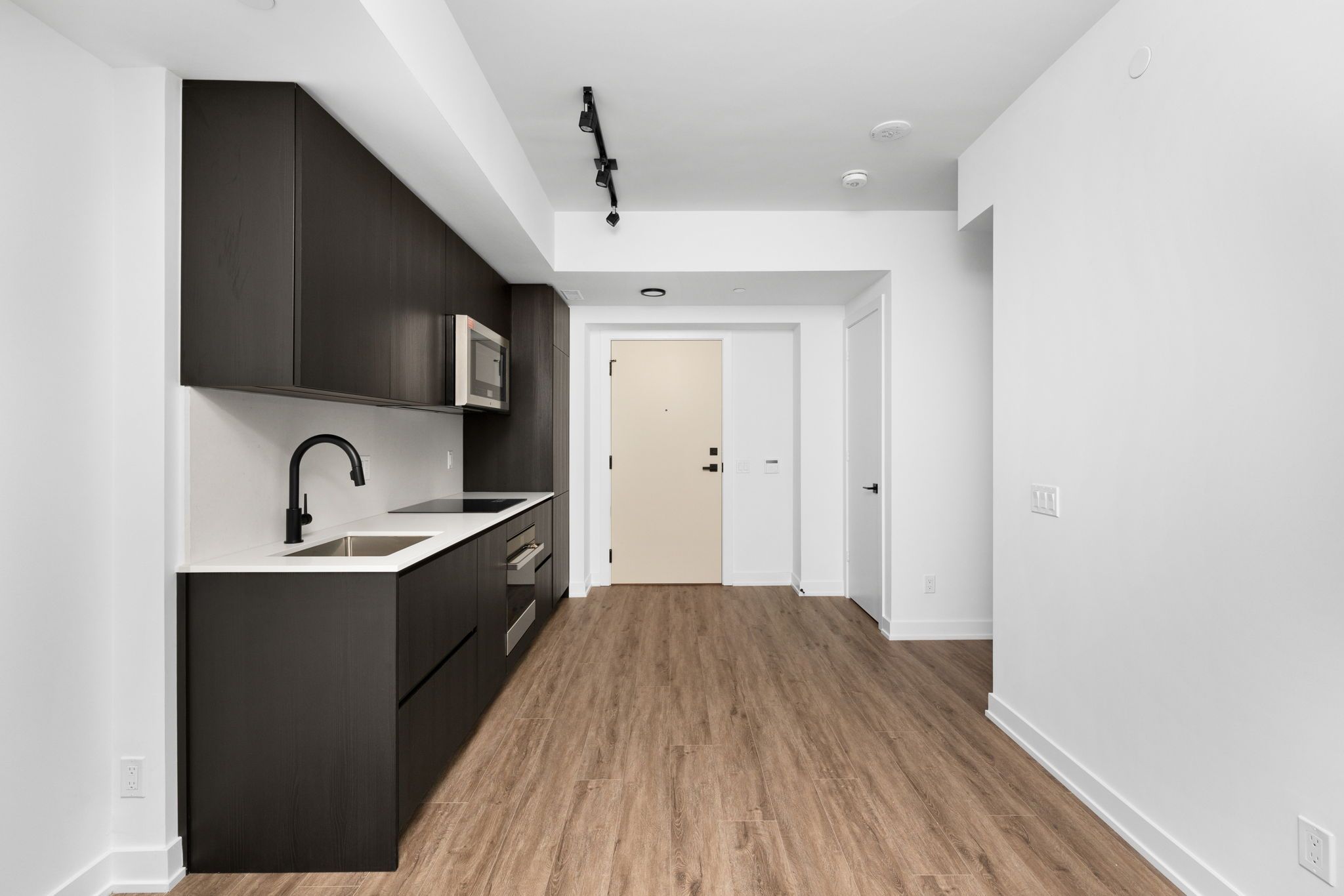 327 King Street W 3605