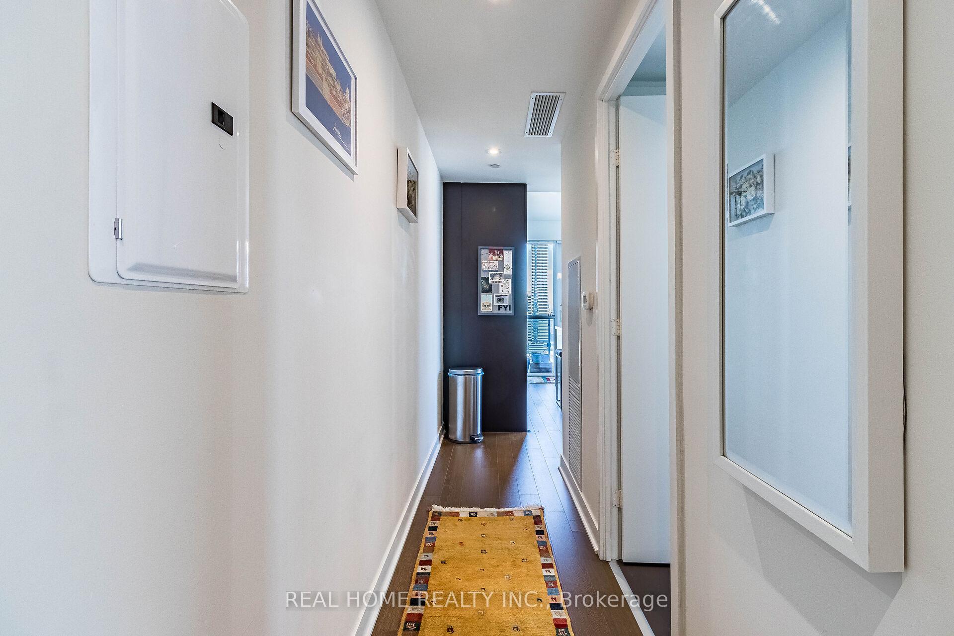 2 Bedrooms Condo at 15 Grenville,  Toronto For sale