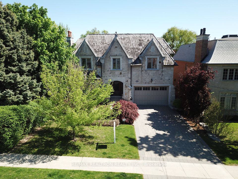 33 Owen Boulevard, Toronto, ON M2P 1G2