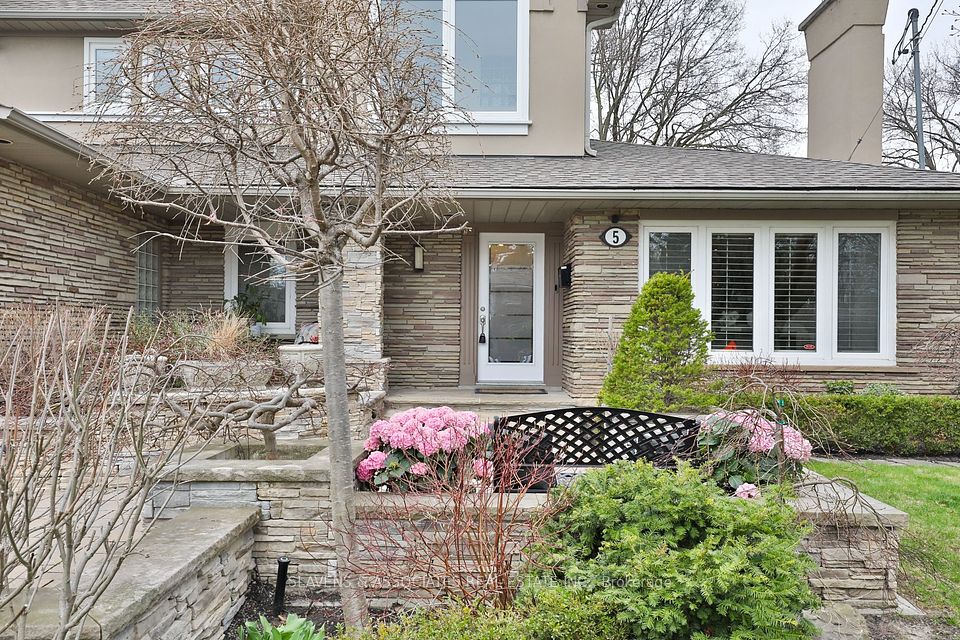 5 Heathview Avenue, Toronto, ON M2K 2B9