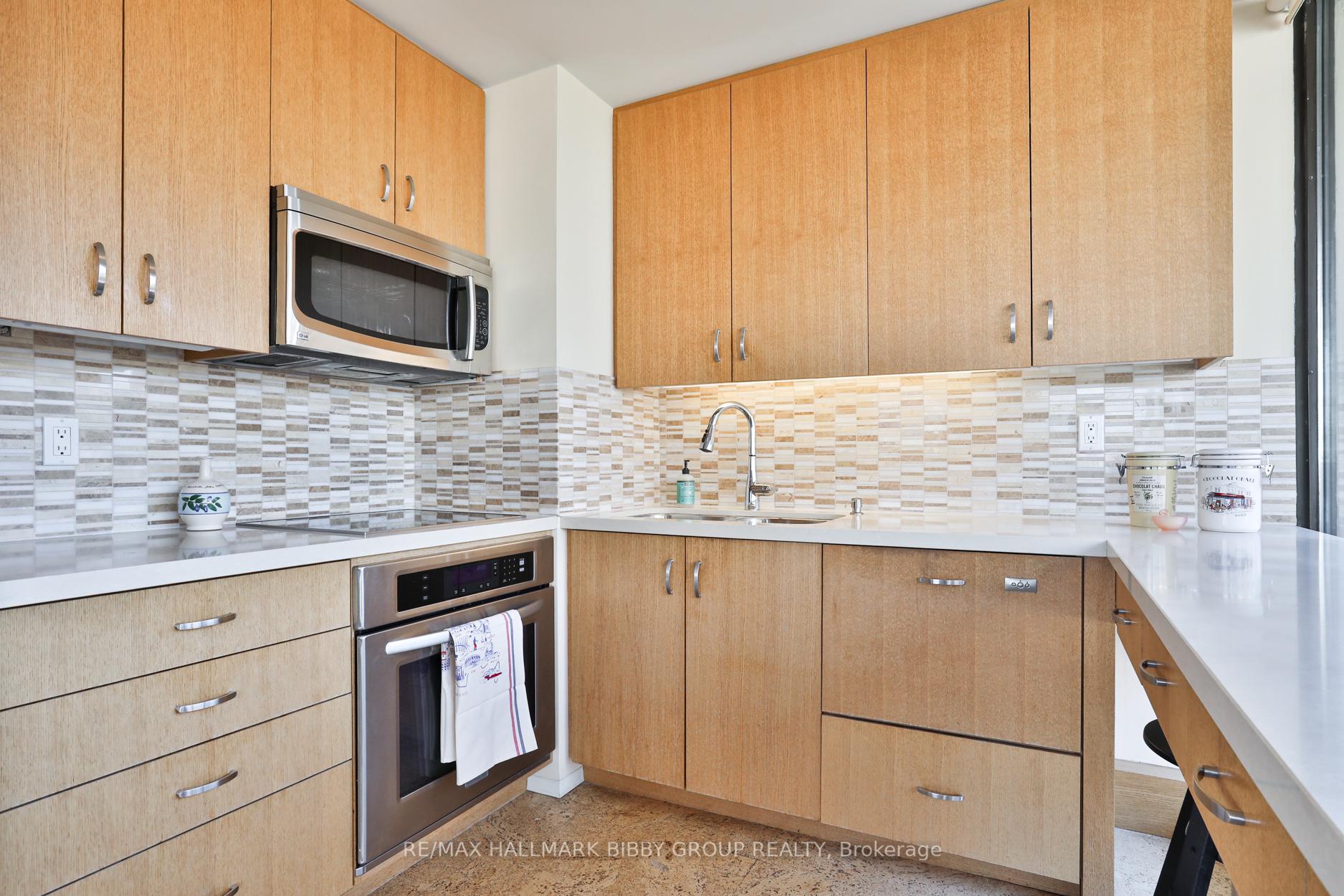 2 Bedrooms Co-op at 20 Avoca, Toronto For sale
