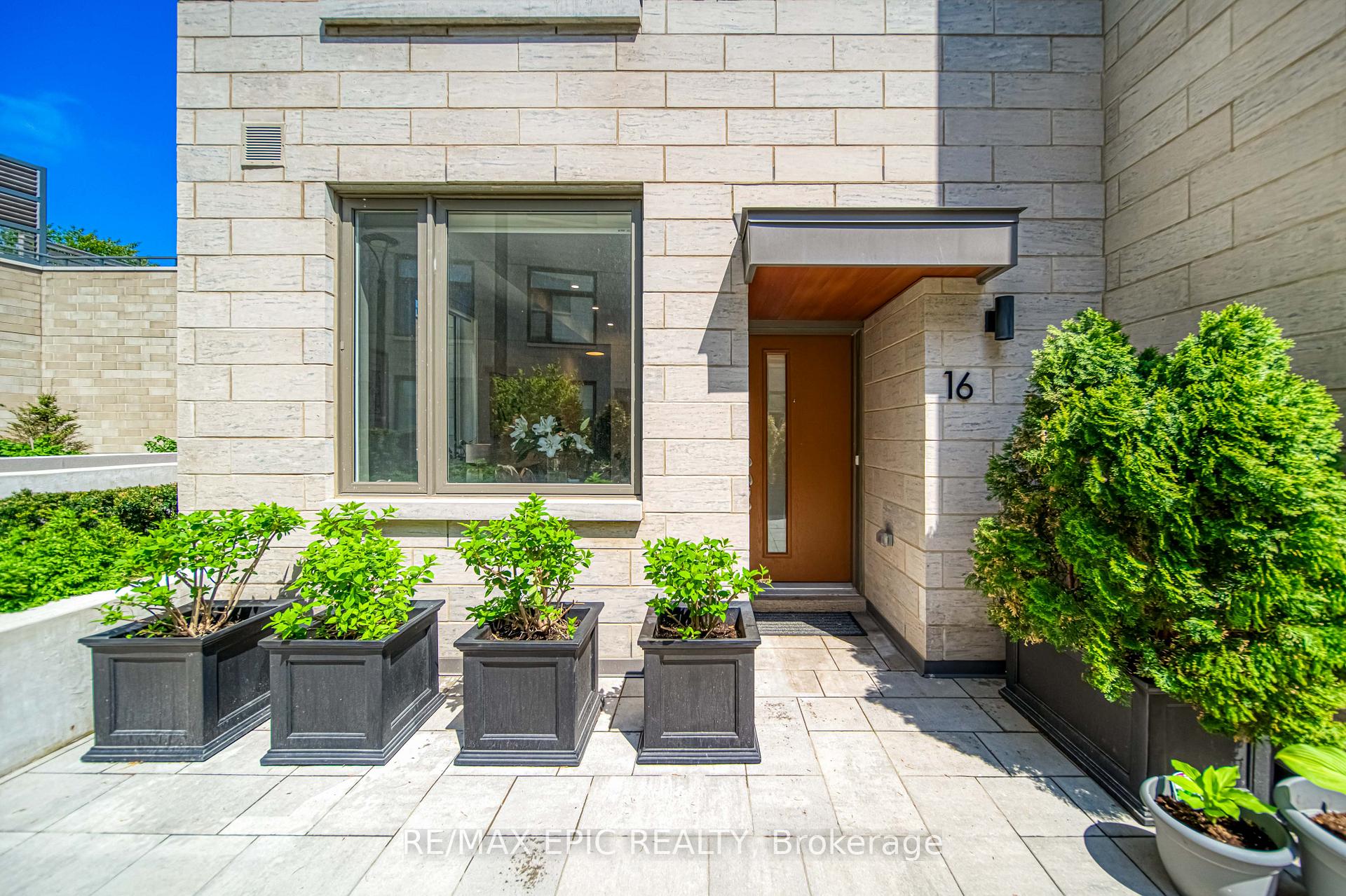 3 Bedrooms Condo at 165 Pears, Toronto For sale