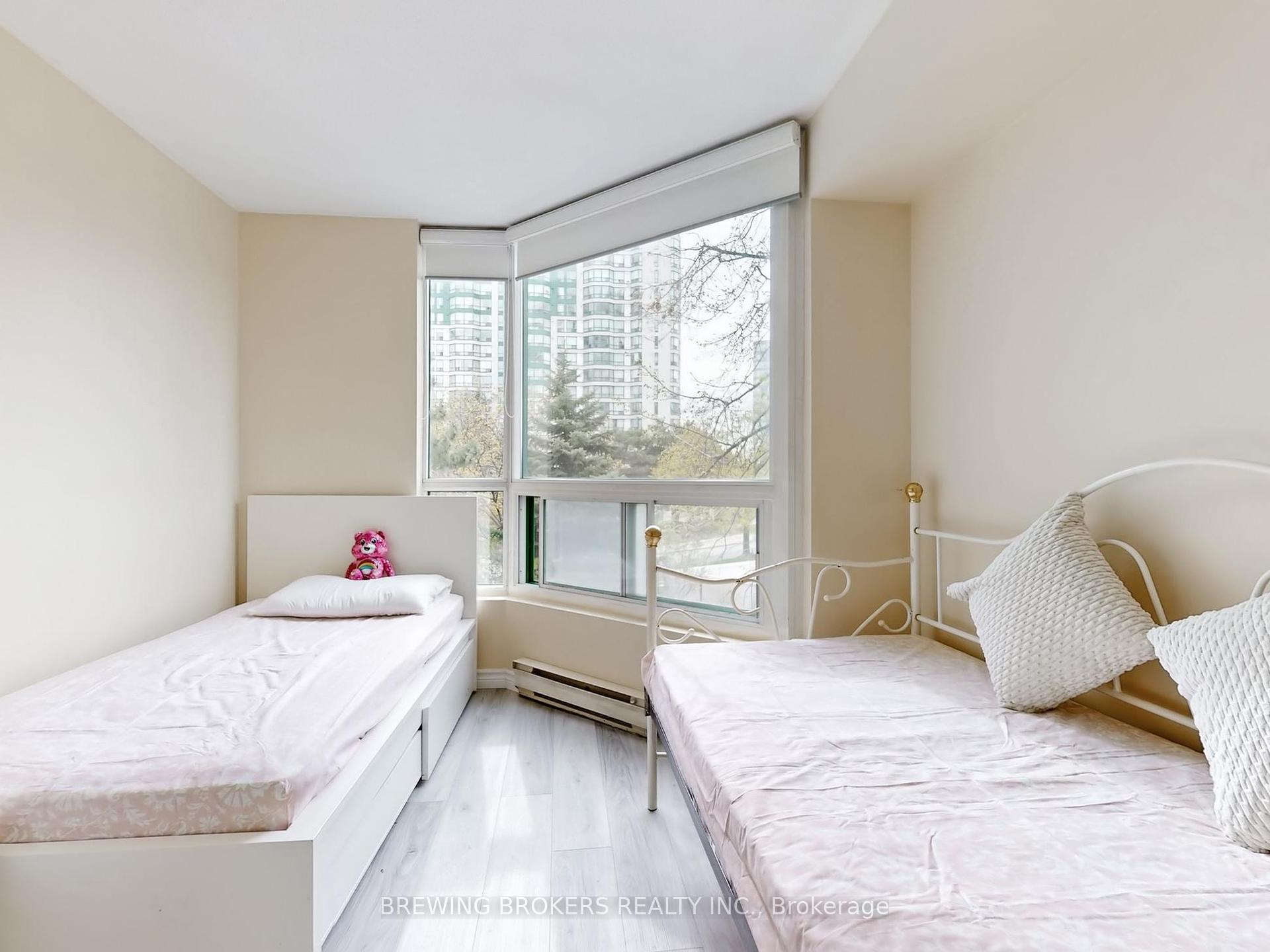 3 Bedrooms Condo at 4450 Tucana, Mississauga For sale