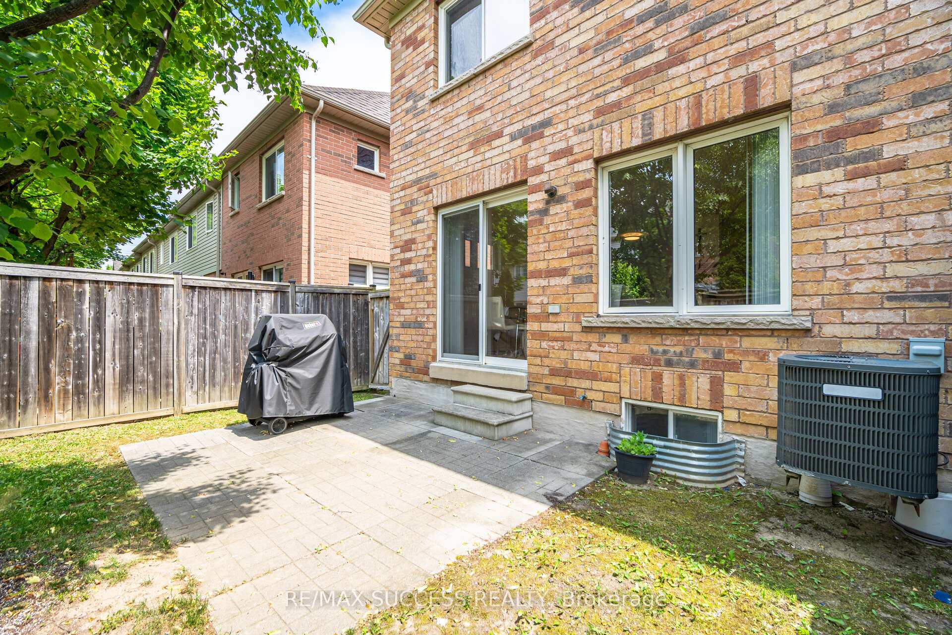 3 Bedrooms Condo at 5255 Palmetto, Mississauga For sale