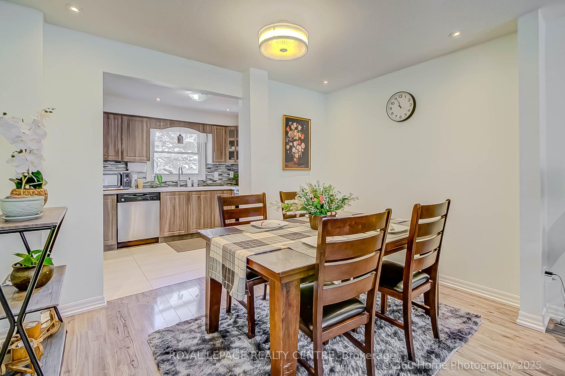 3 Bedrooms Condo at 5878 Montevideo, Mississauga For sale