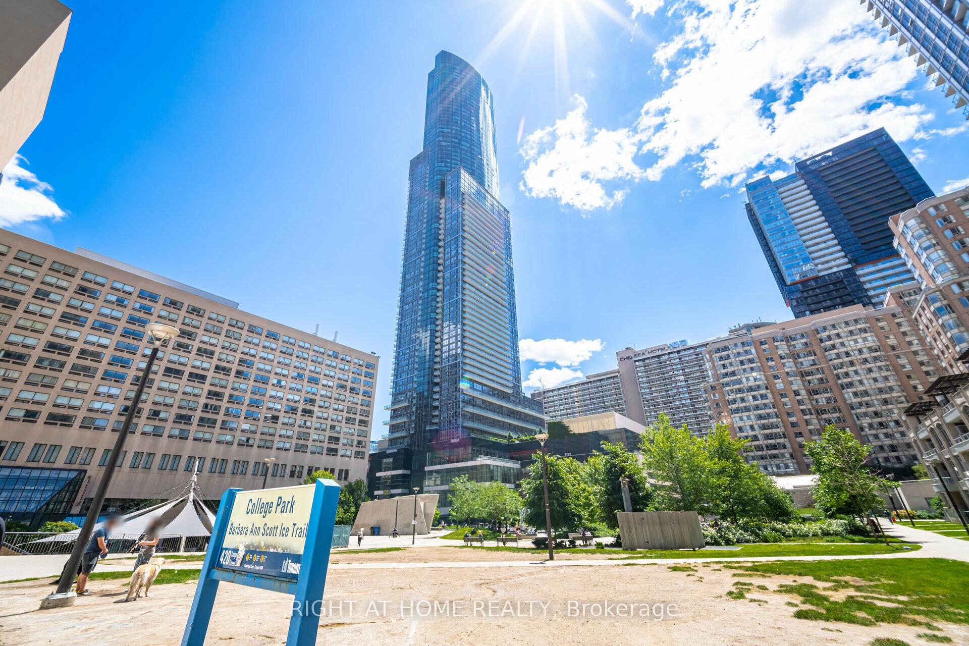 2 Bedrooms Condo at 386 Yonge, Toronto For sale
