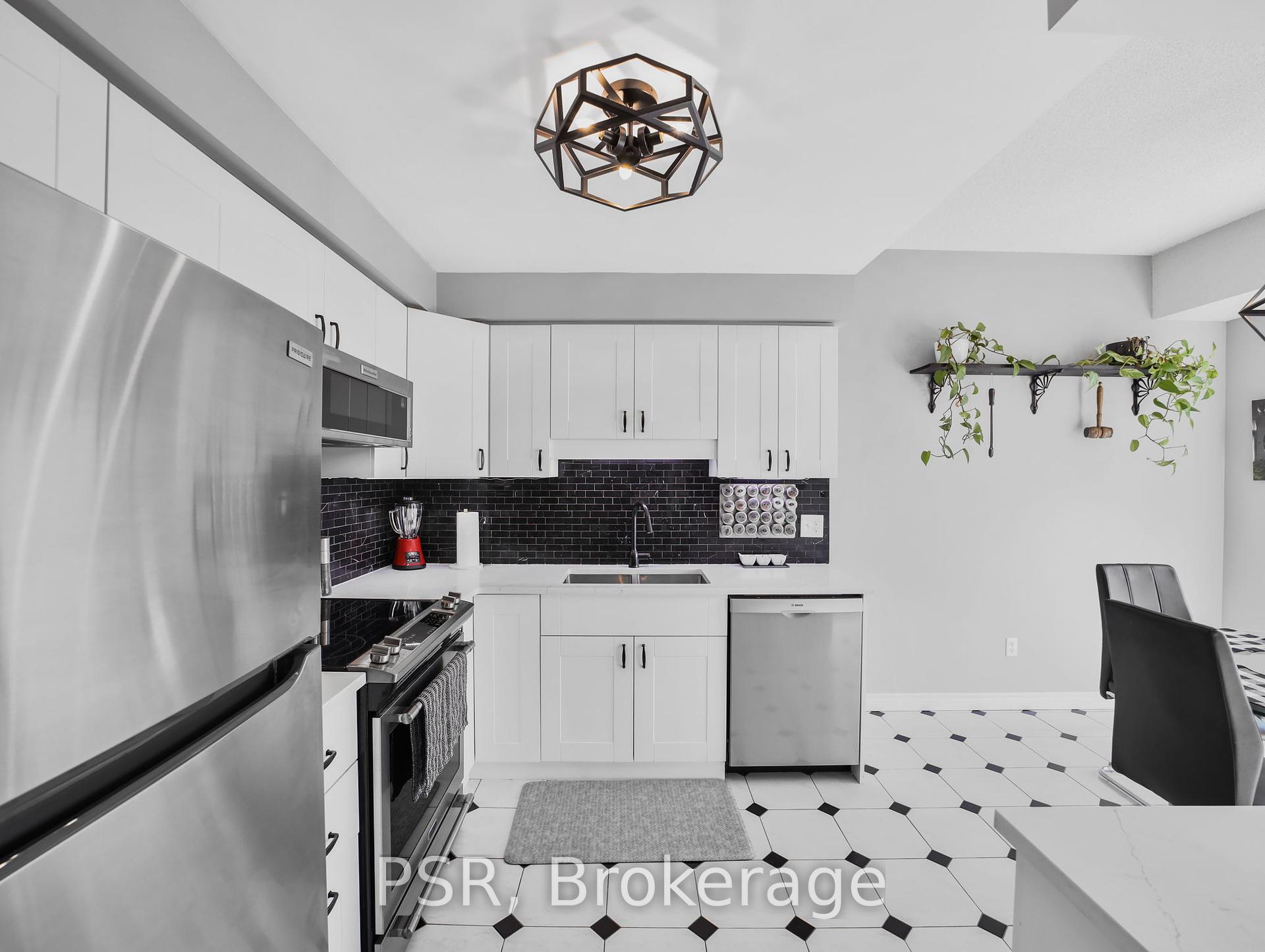 2 Bedrooms Condo at 67 Caroline,  Hamilton For sale