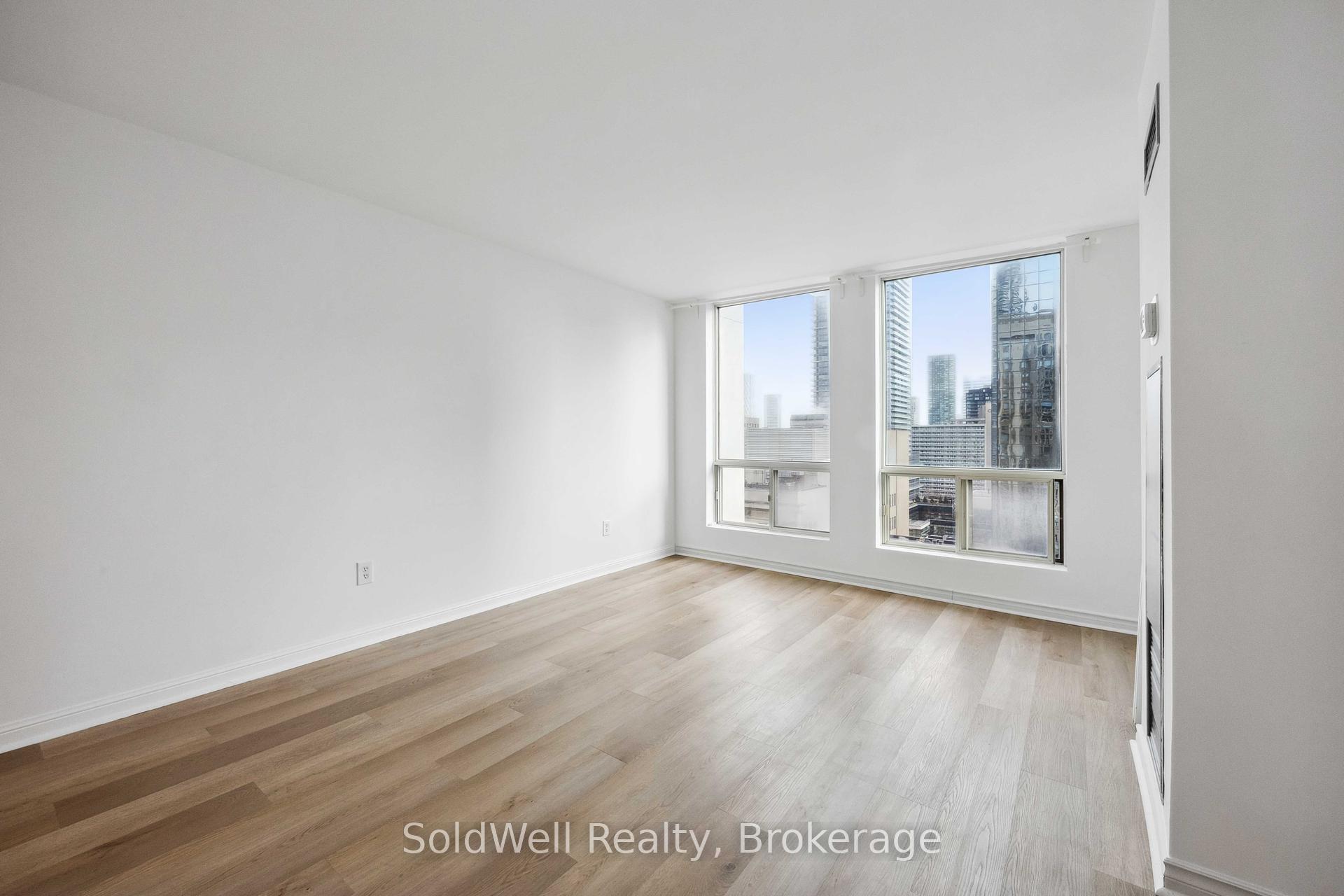 2 Bedrooms Condo at 25 Grenville,  Toronto For sale