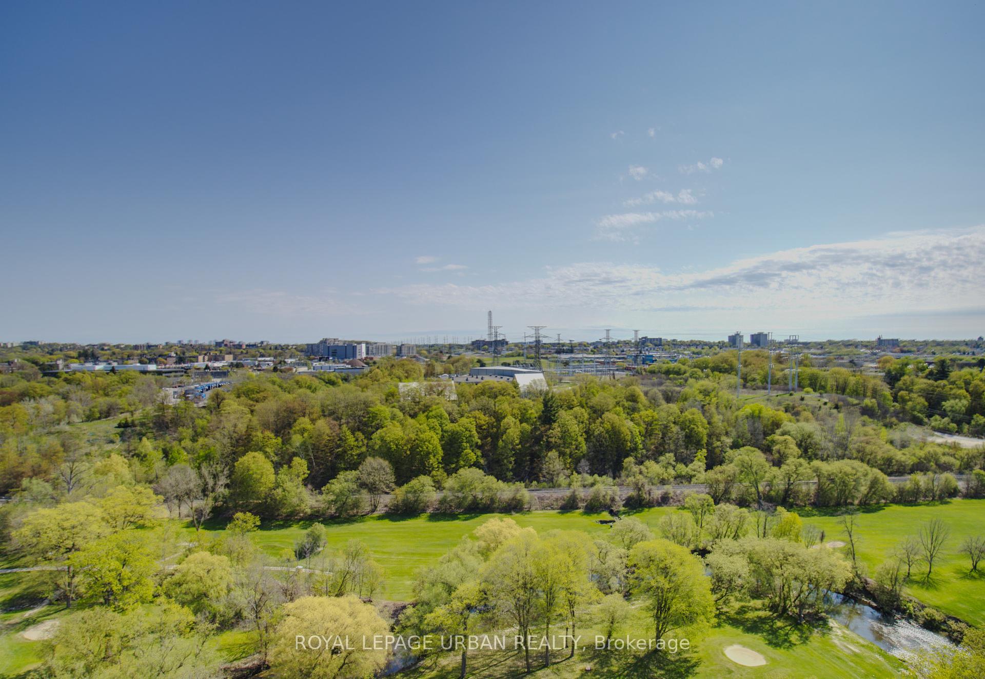 3 Bedrooms Condo at 20 Edgecliff, Toronto For sale