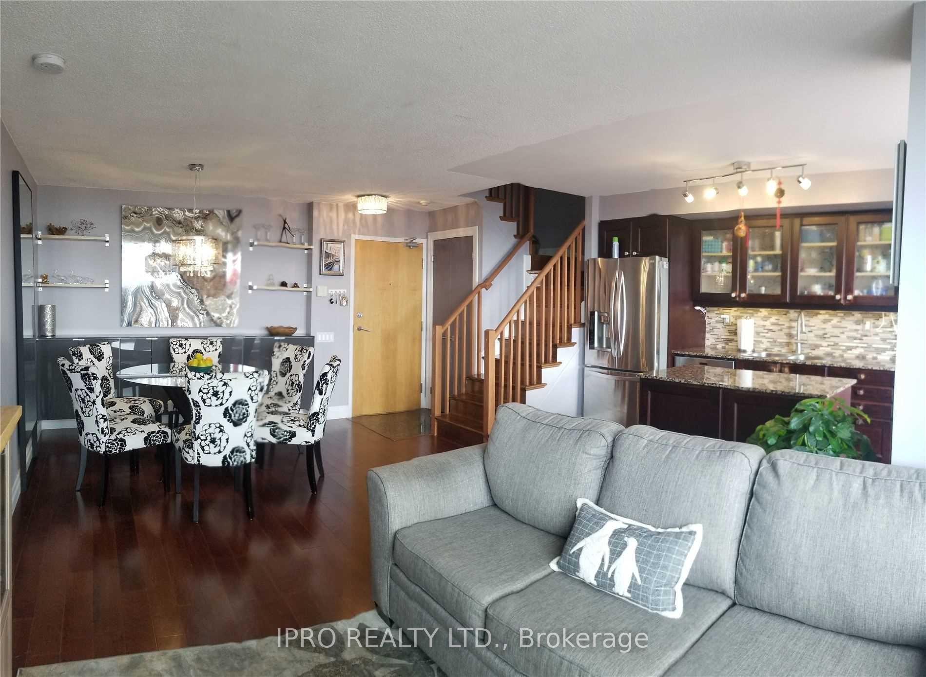 3 Bedrooms Condo at 1040 The Queensway,  Toronto For sale