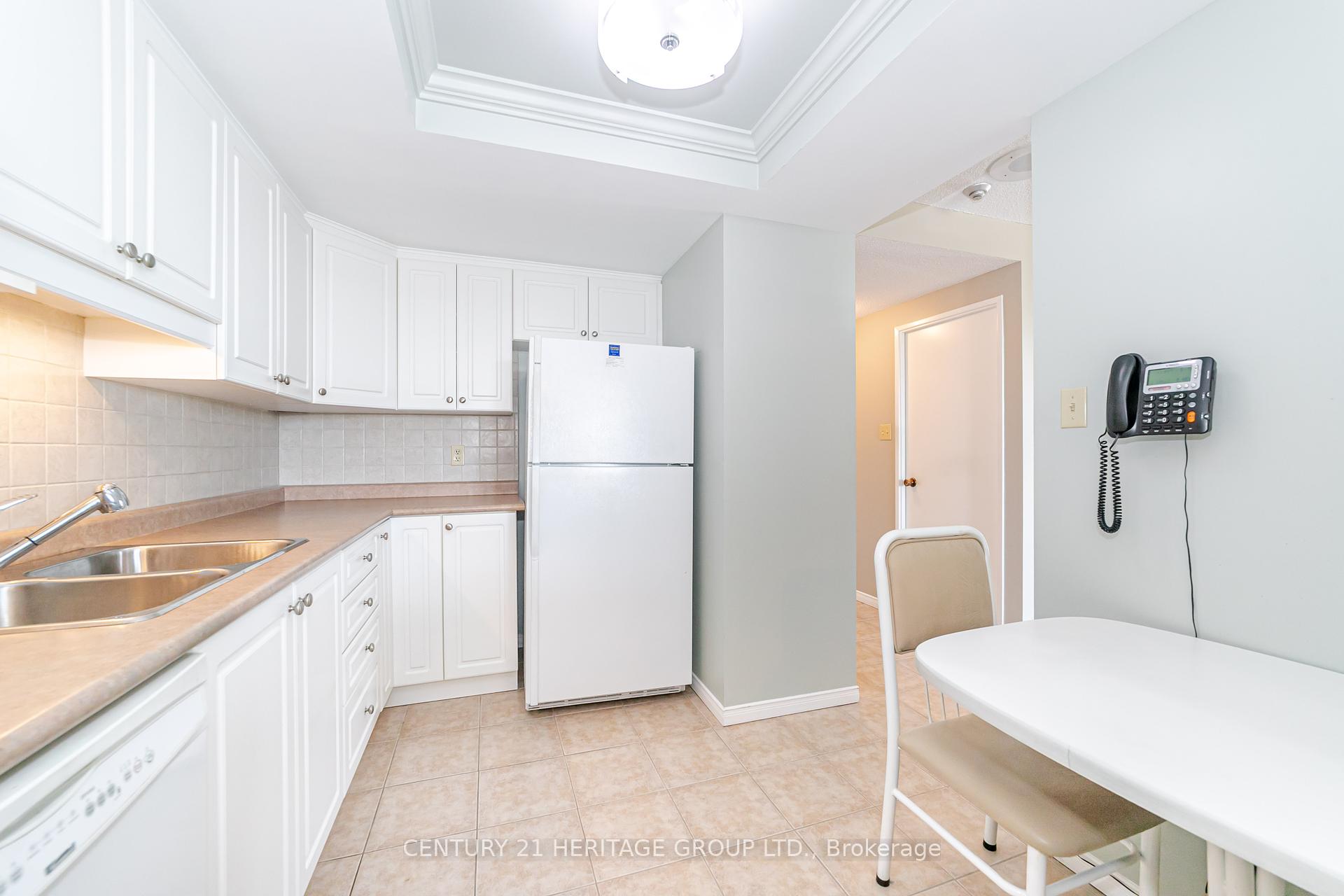 2 Bedrooms Condo at 10 Dean Park, Toronto For sale