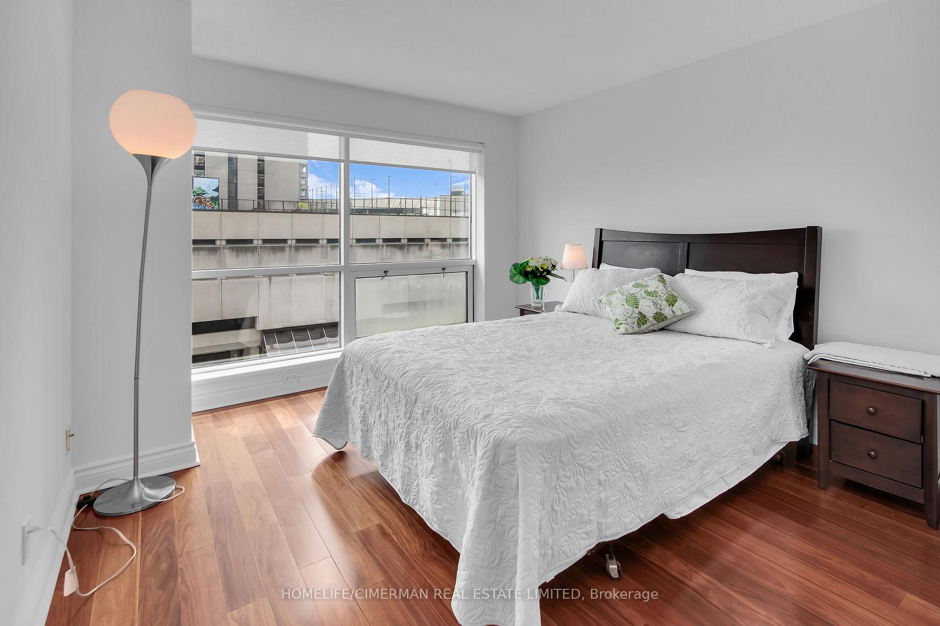 3 Bedrooms Condo at 10 Queens Quay, Toronto For sale